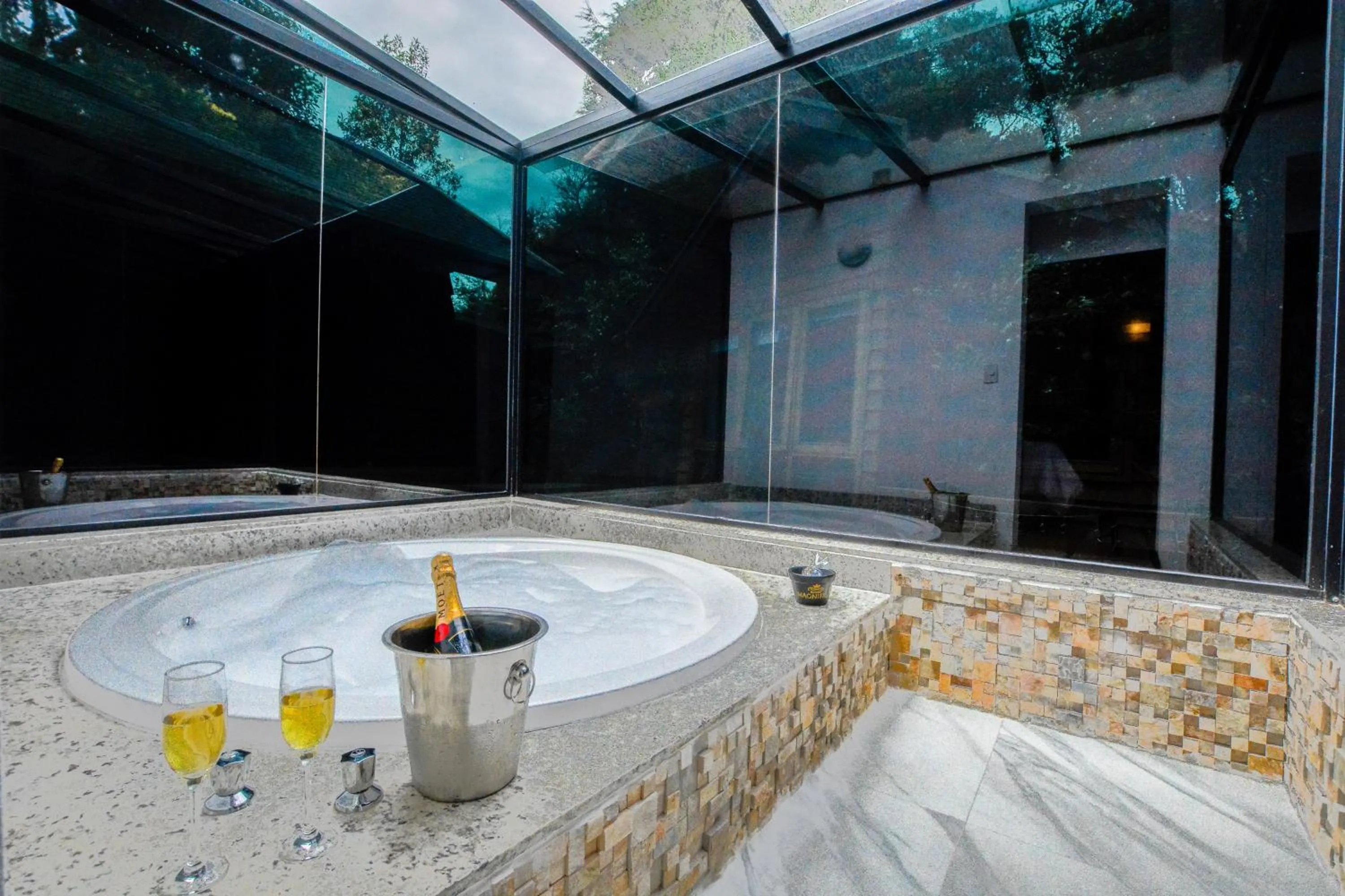 Hot Tub in Resort Magnifico