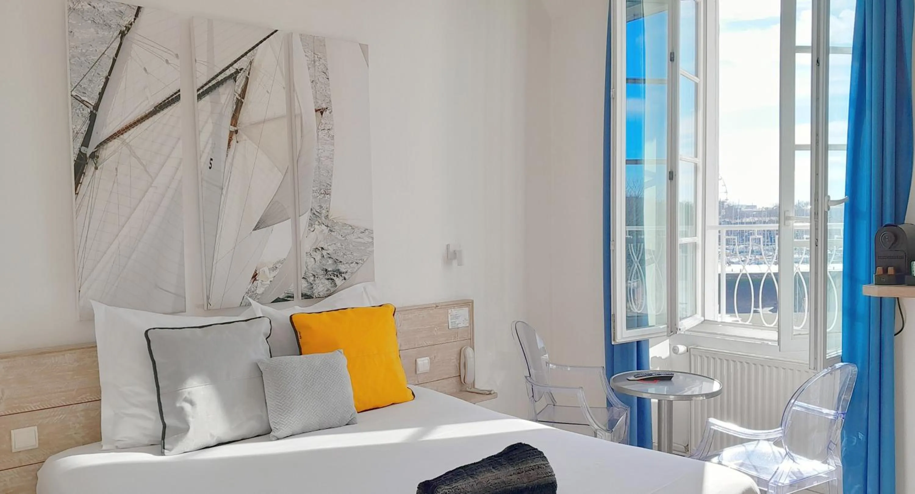 Bed in Hotel La Marine, Vieux Port