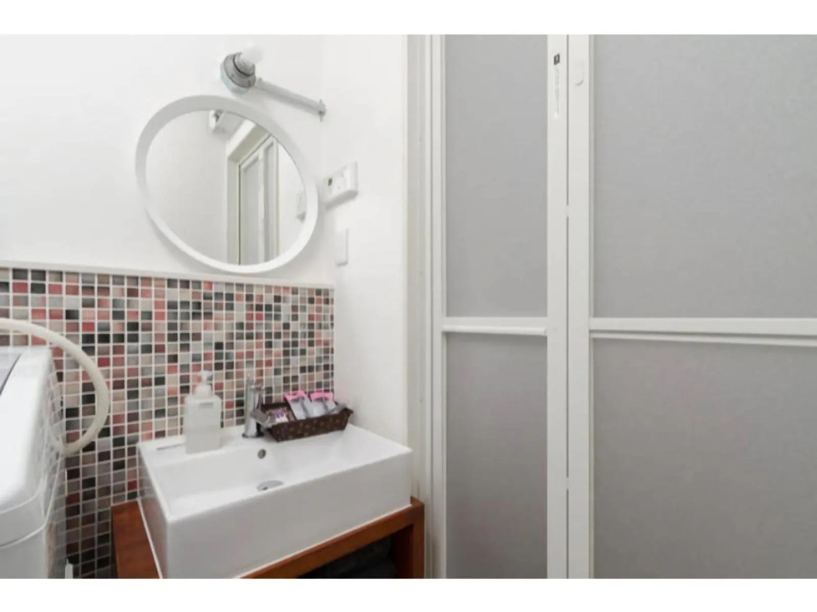 Shower in The Wonder At Stay-Bentencho-