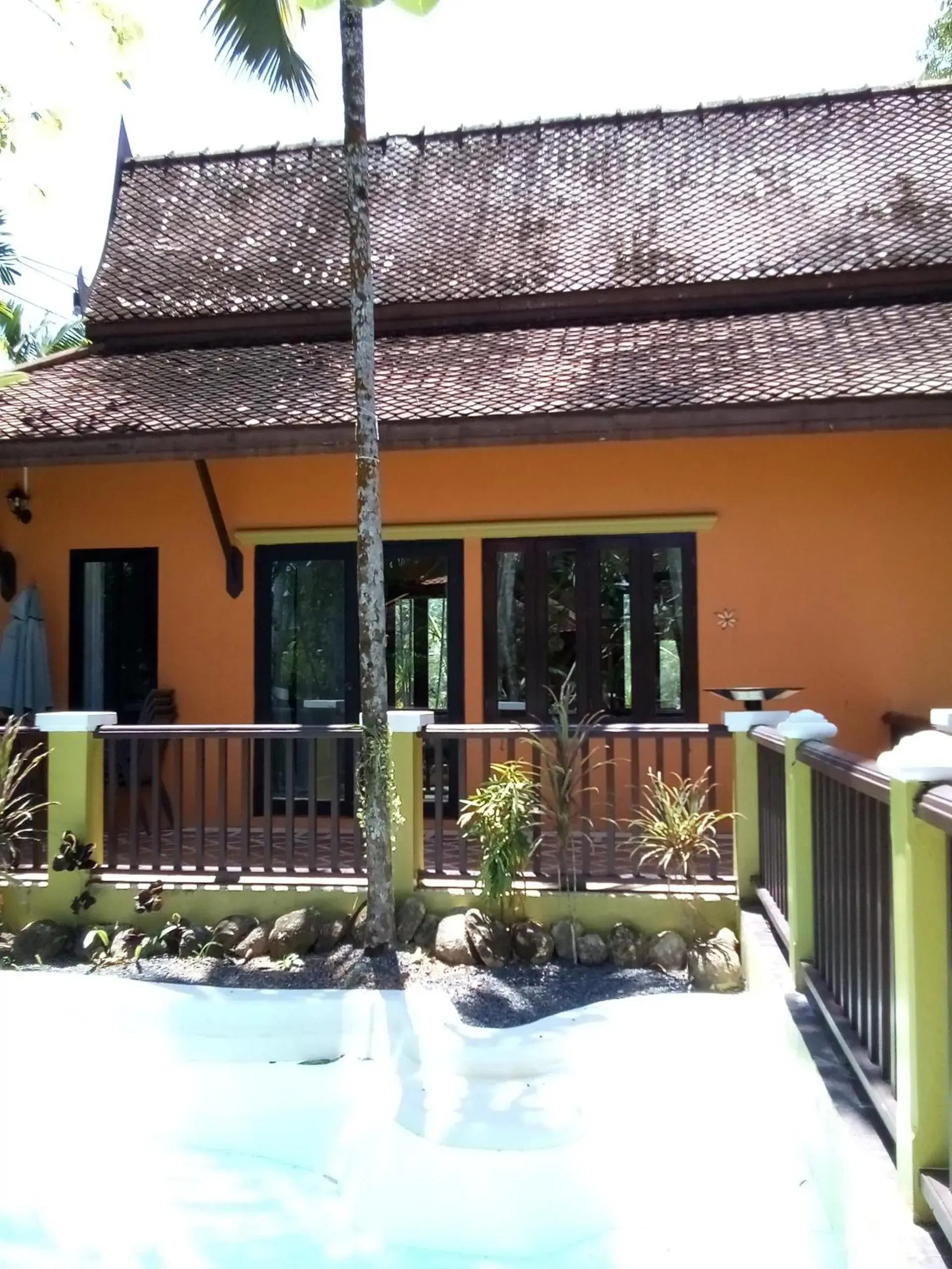 Deluxe Family Room with Garden View and Pool Access in Villa Chaya Deluxe Family Room with Garden View and Pool Access in Villa Chaya