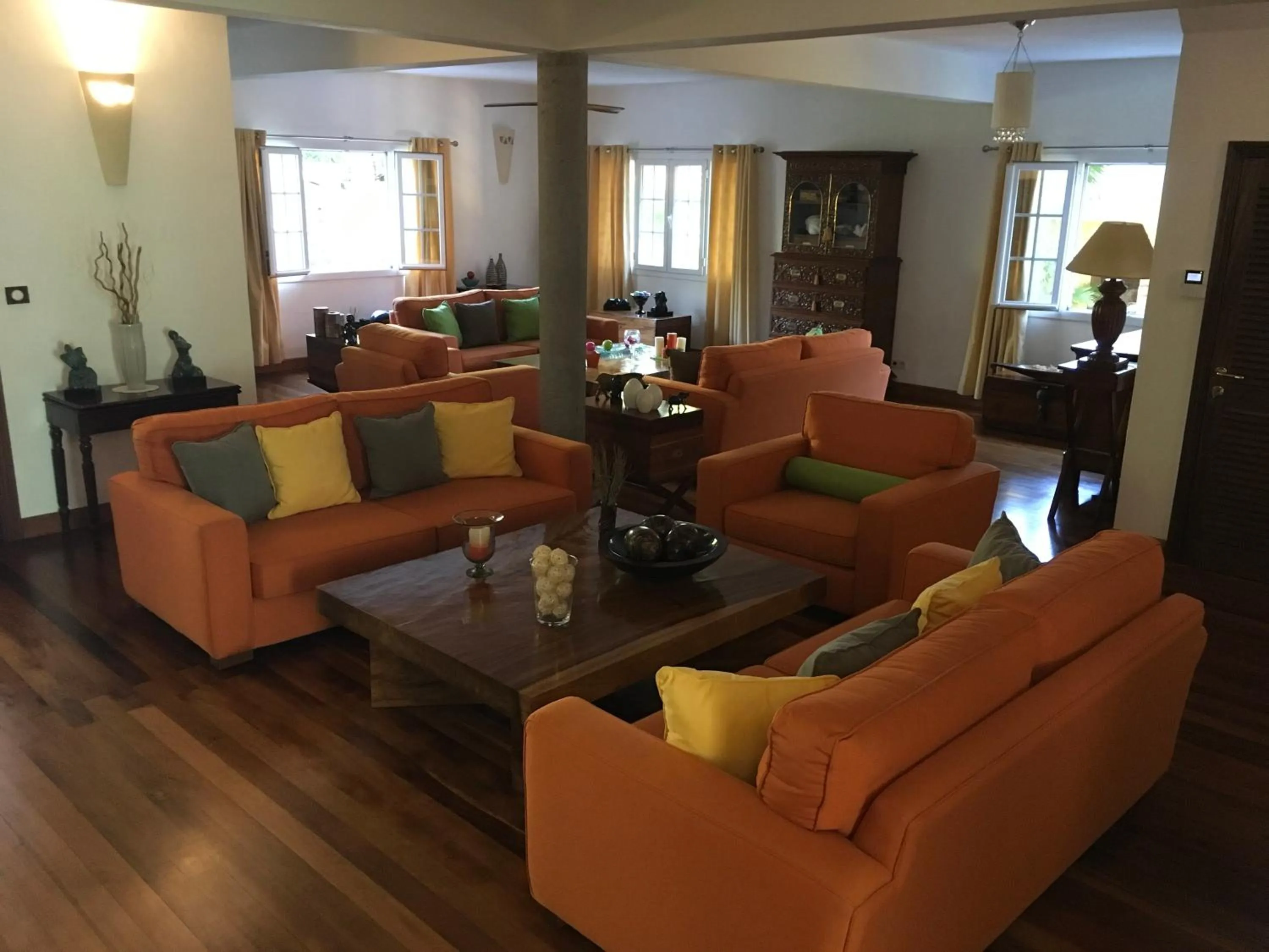 Communal lounge/ TV room in Maison D’hôtes Coignet