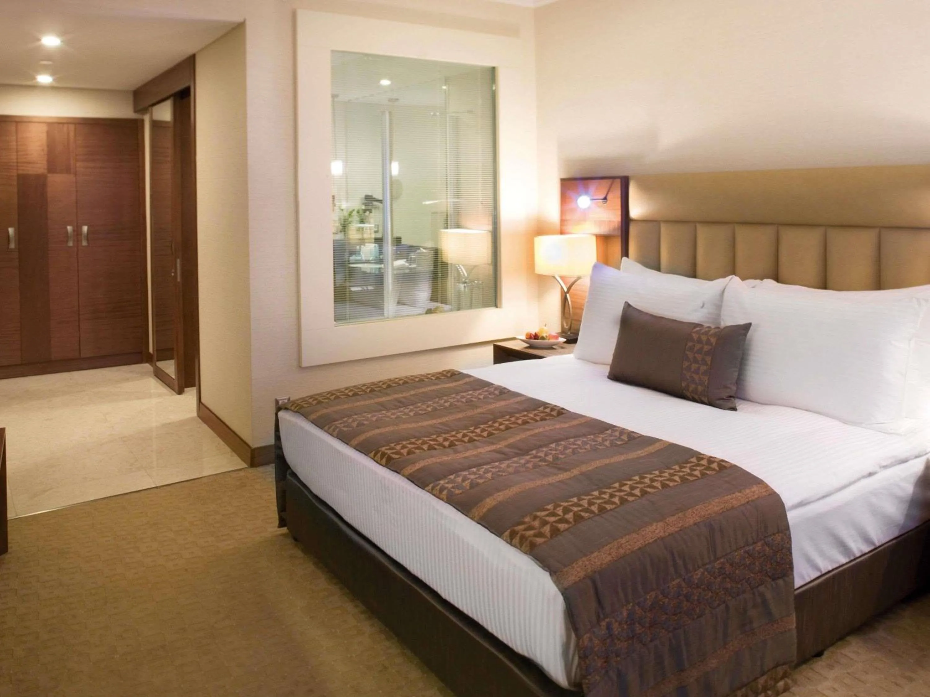 Bedroom, Bed in Mövenpick Hotel Izmir