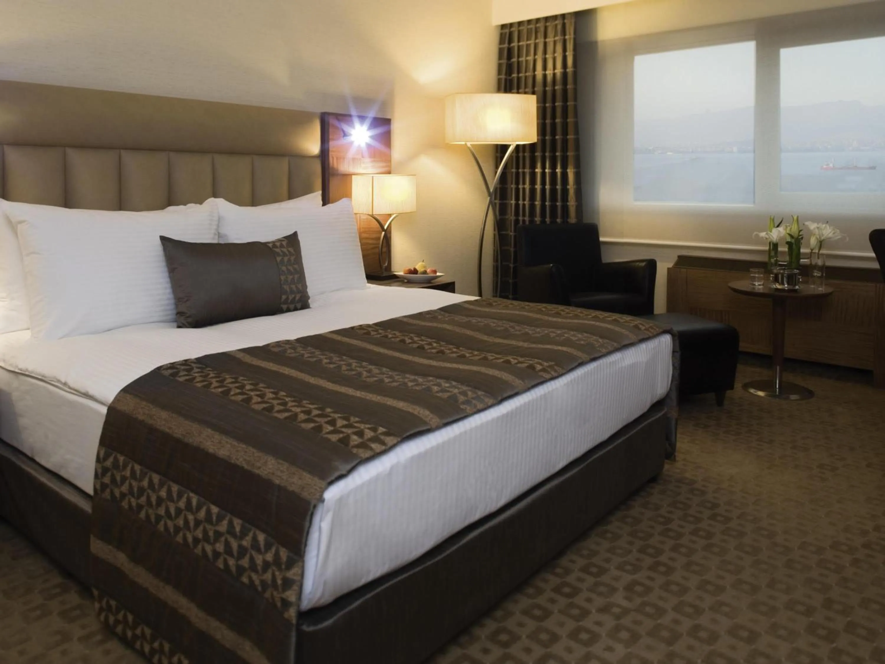 Bedroom, Bed in Mövenpick Hotel Izmir