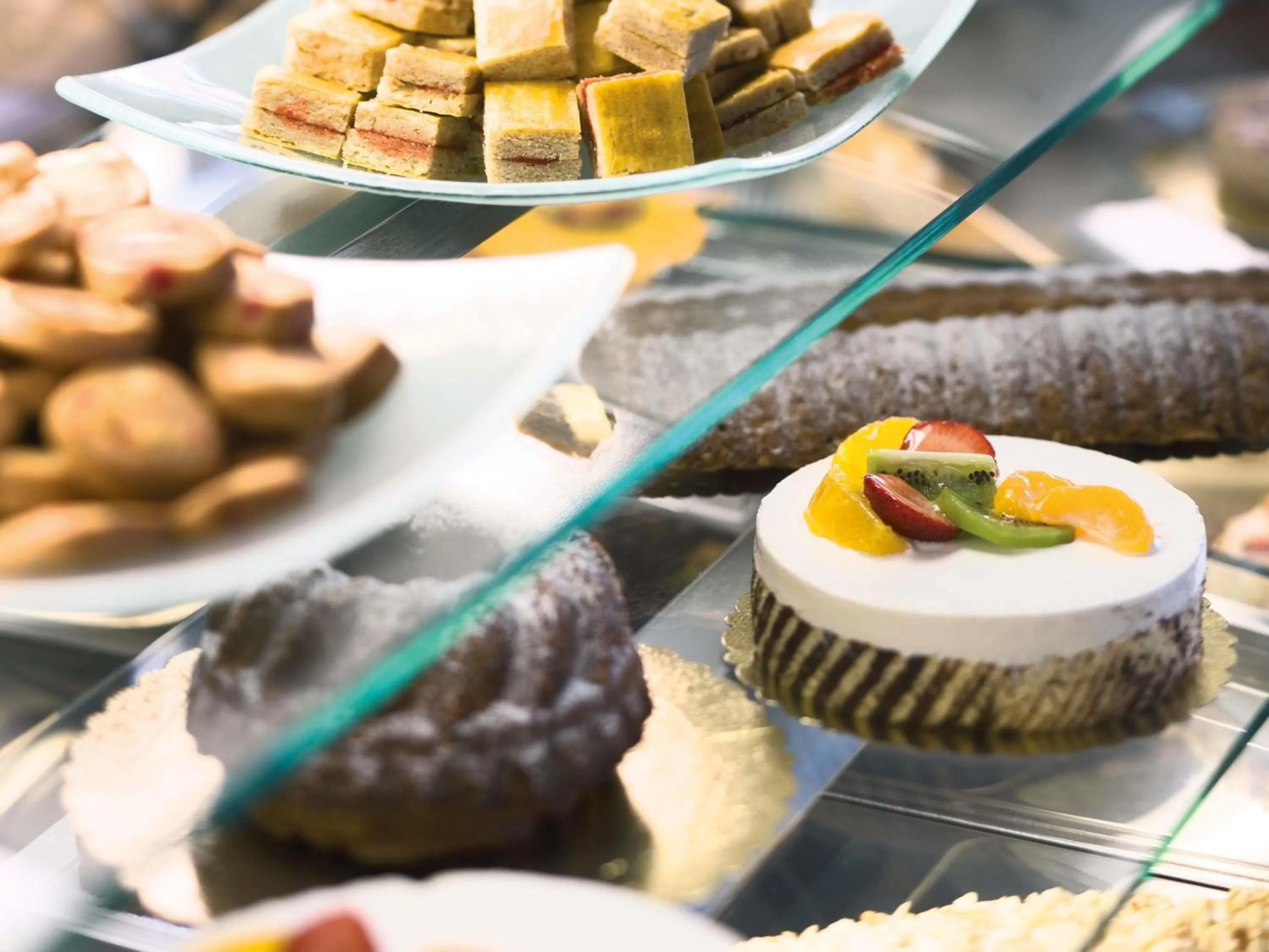 Restaurant/places to eat in Mövenpick Hotel Izmir