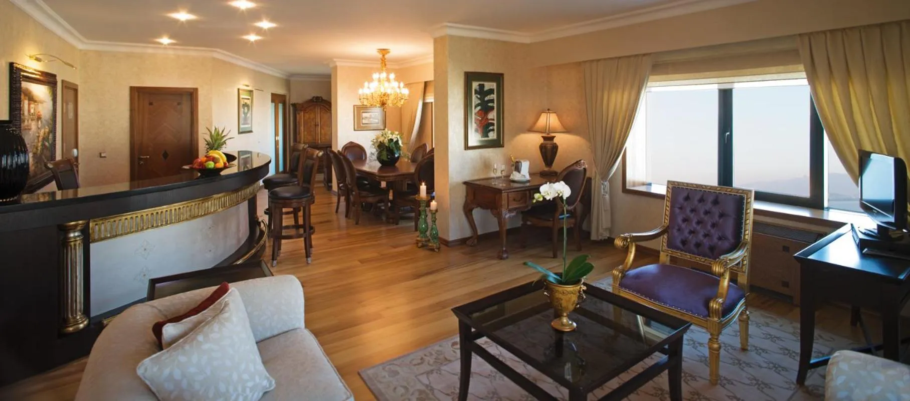 TV and multimedia in Mövenpick Hotel Izmir