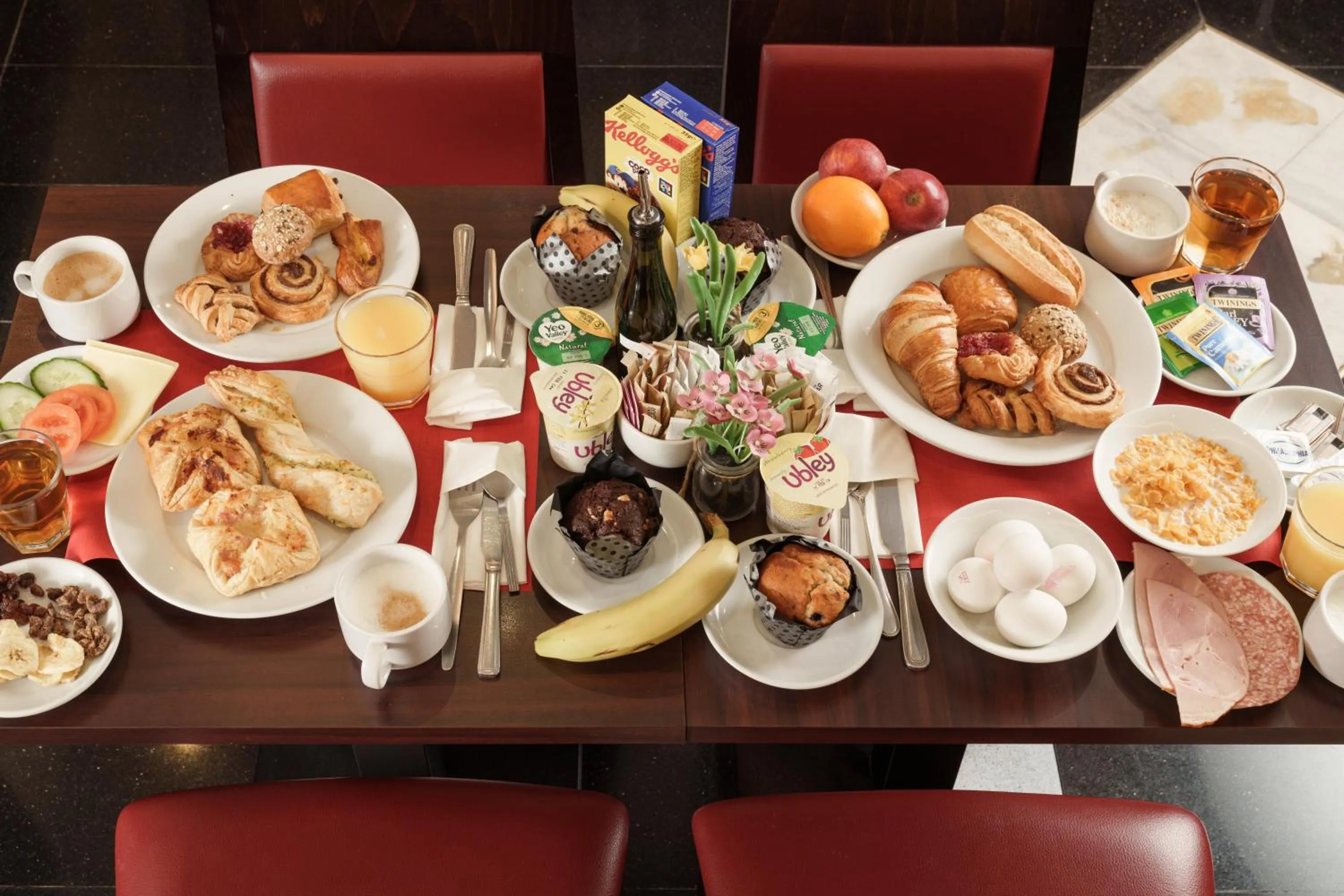 Food and drinks in Royal Eagle Hotel