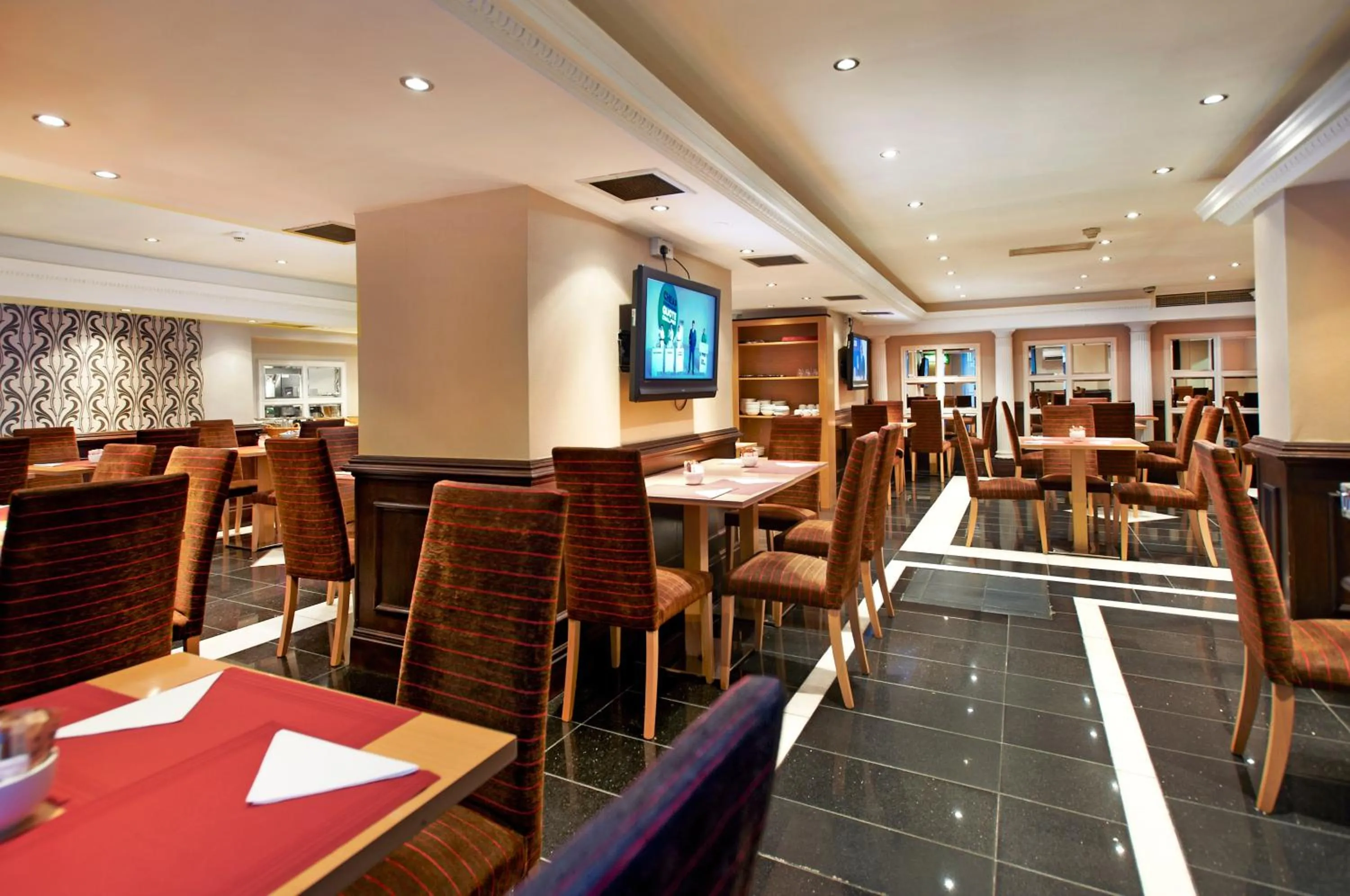 Restaurant/places to eat in Royal Eagle Hotel