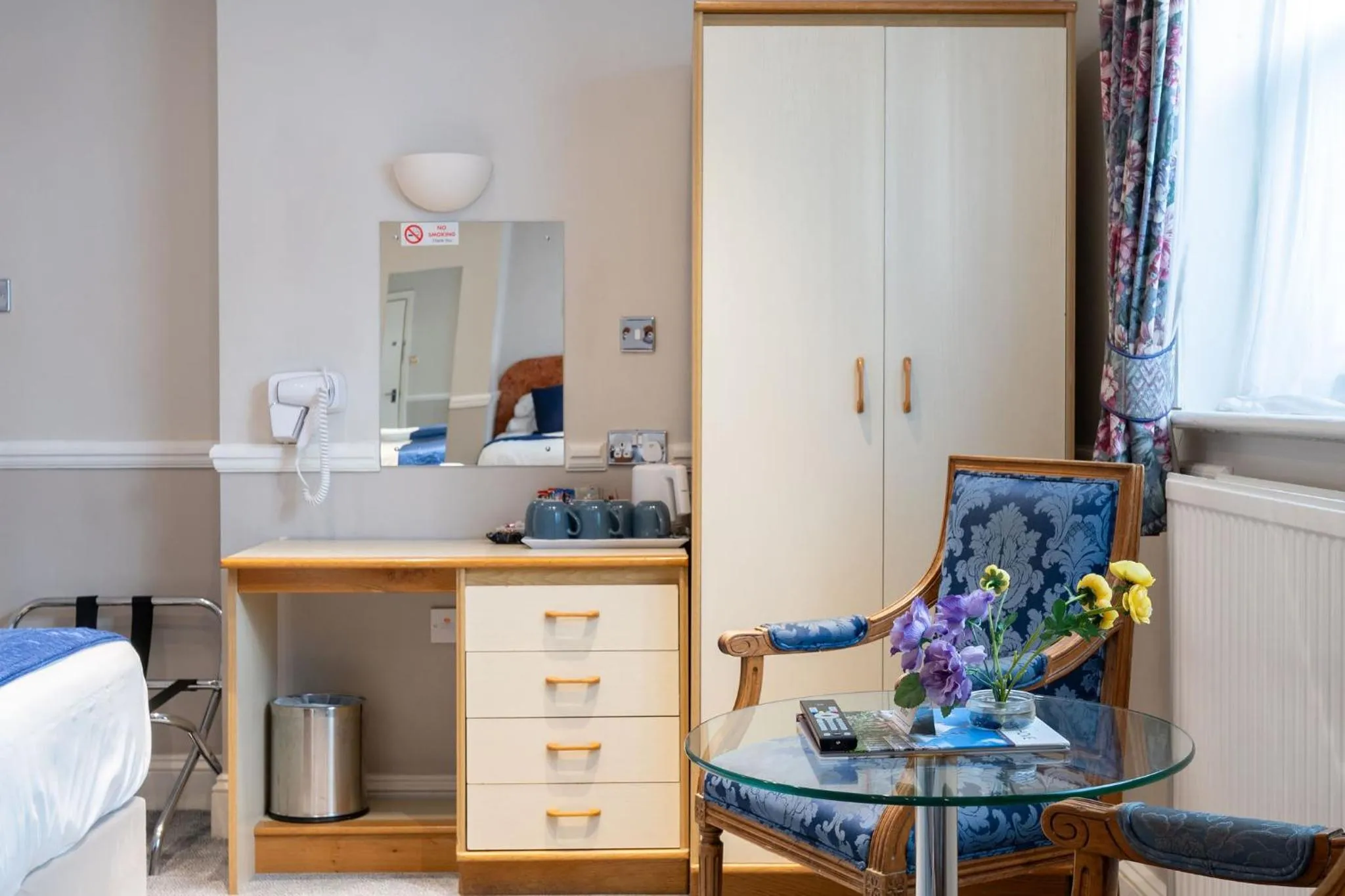 Coffee/tea facilities in The Lanes Hotel