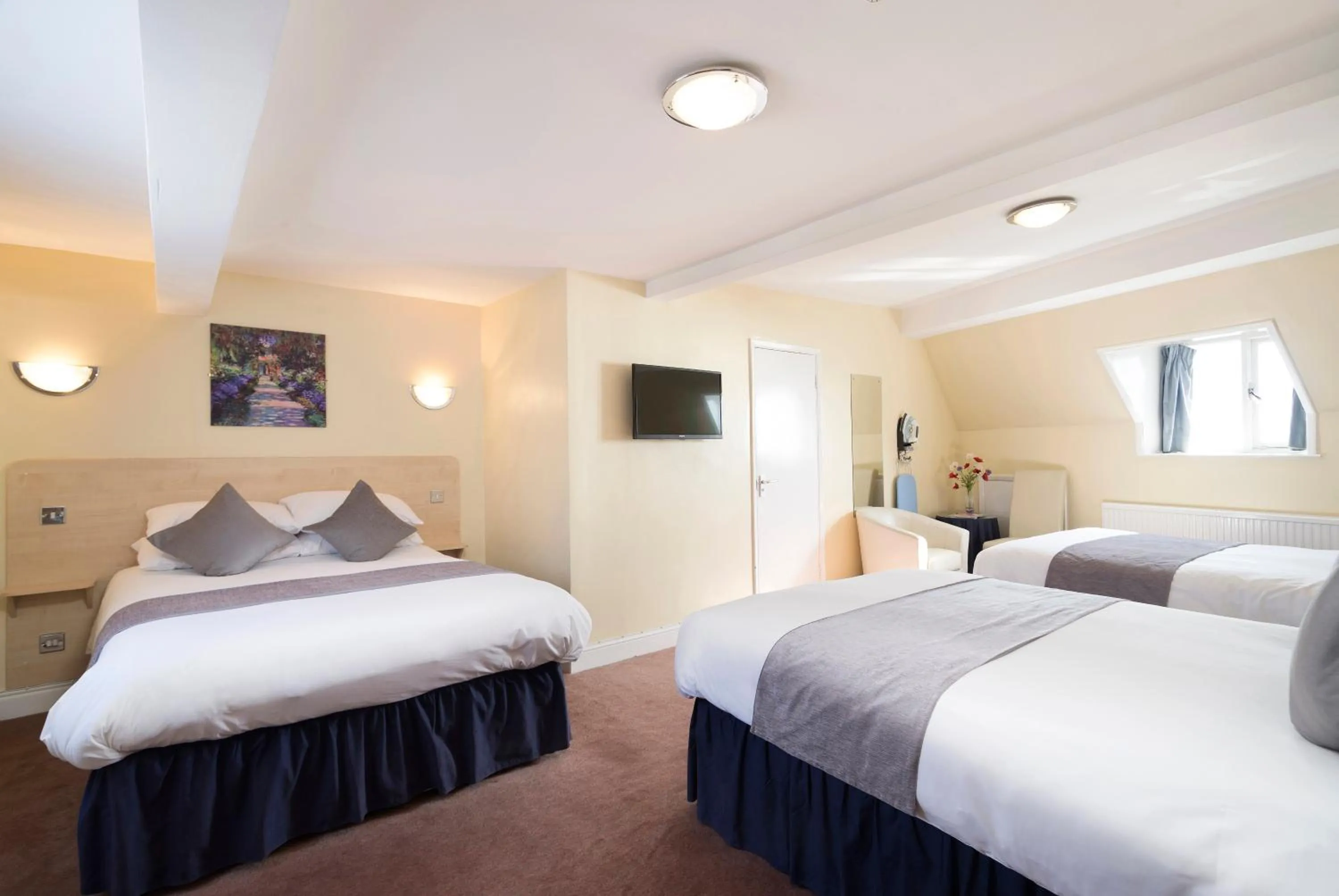 Bed in The Lanes Hotel