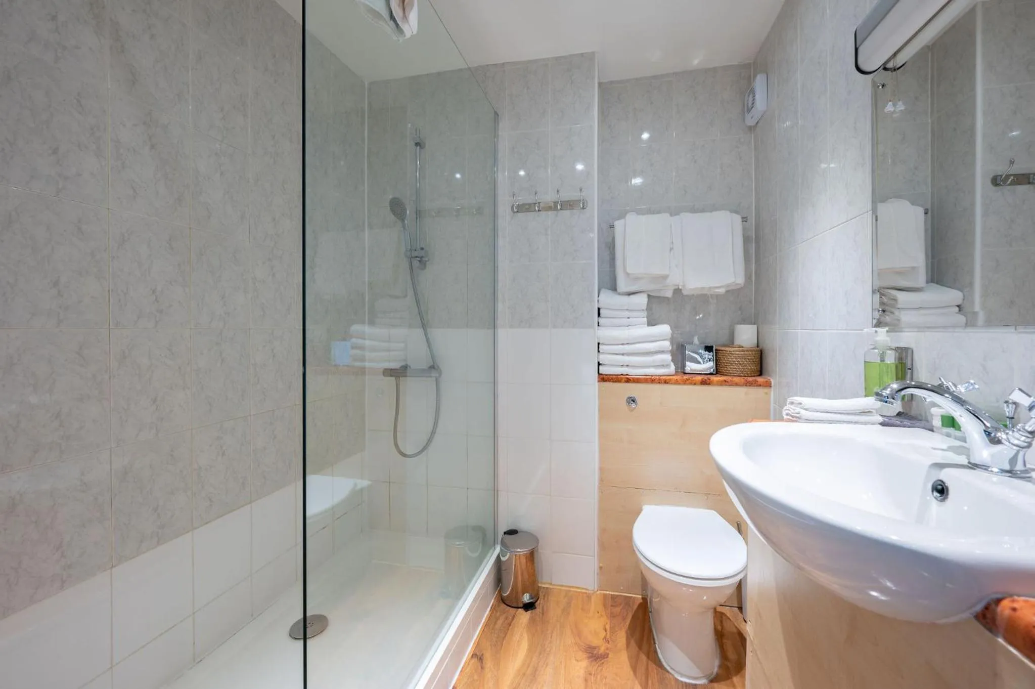 Shower in The Lanes Hotel