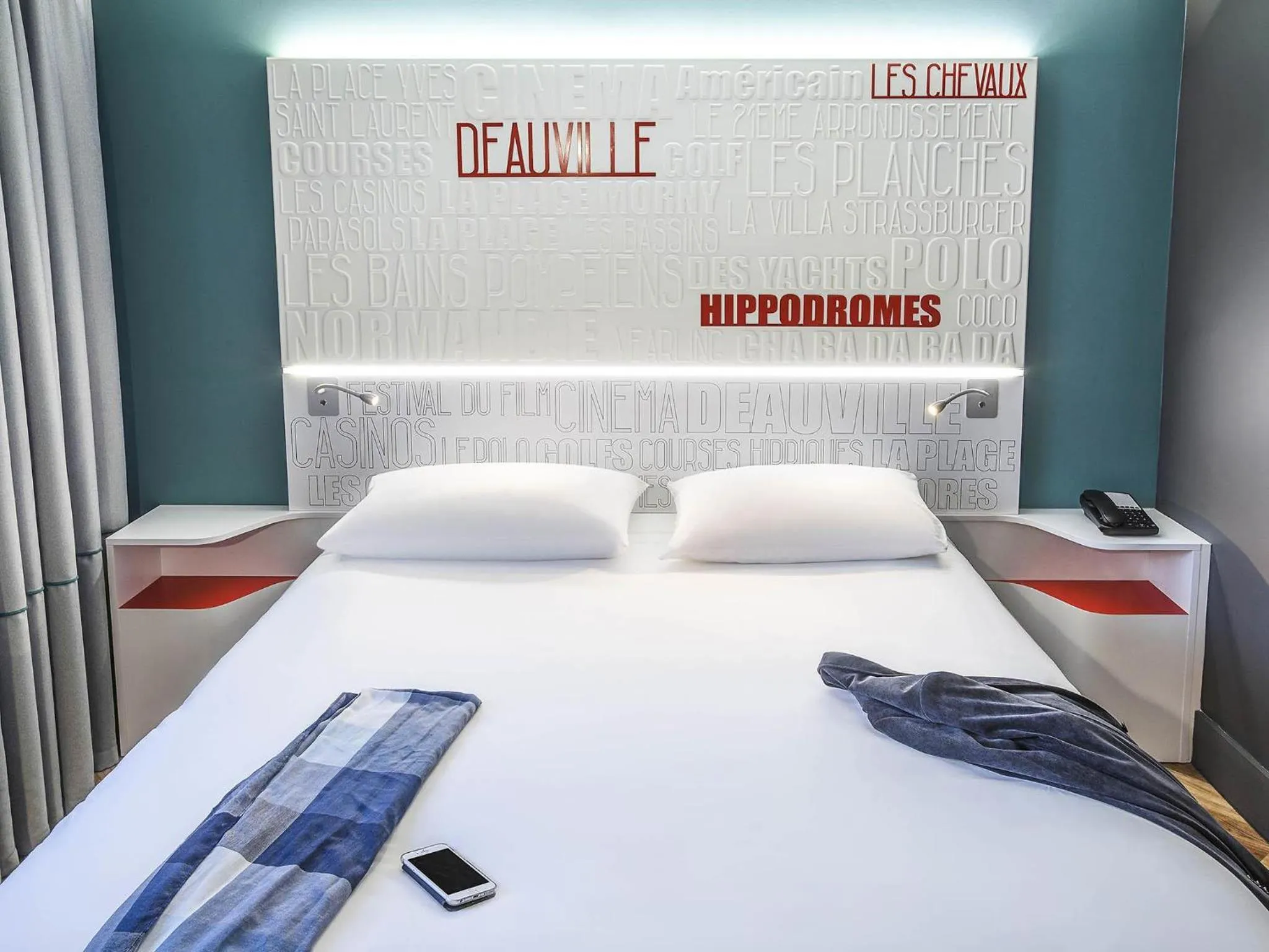 Bedroom, Bed in ibis Styles Deauville Centre