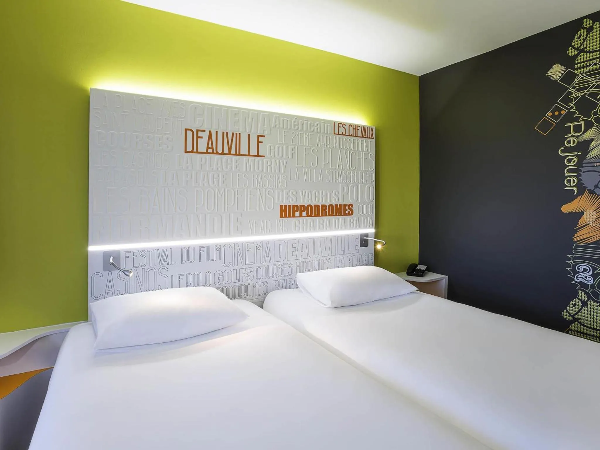 Bedroom, Bed in ibis Styles Deauville Centre