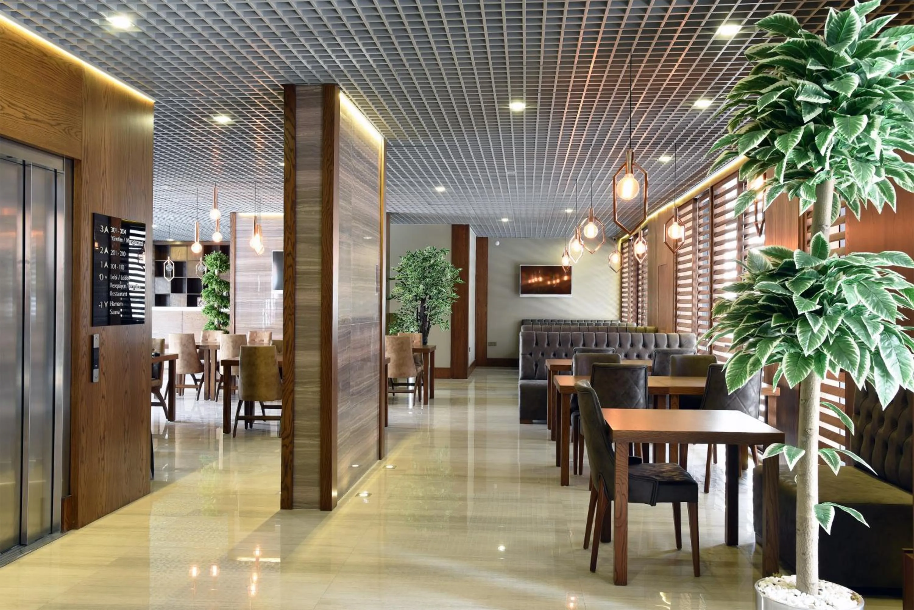 Restaurant/places to eat in The Elegant Hotel