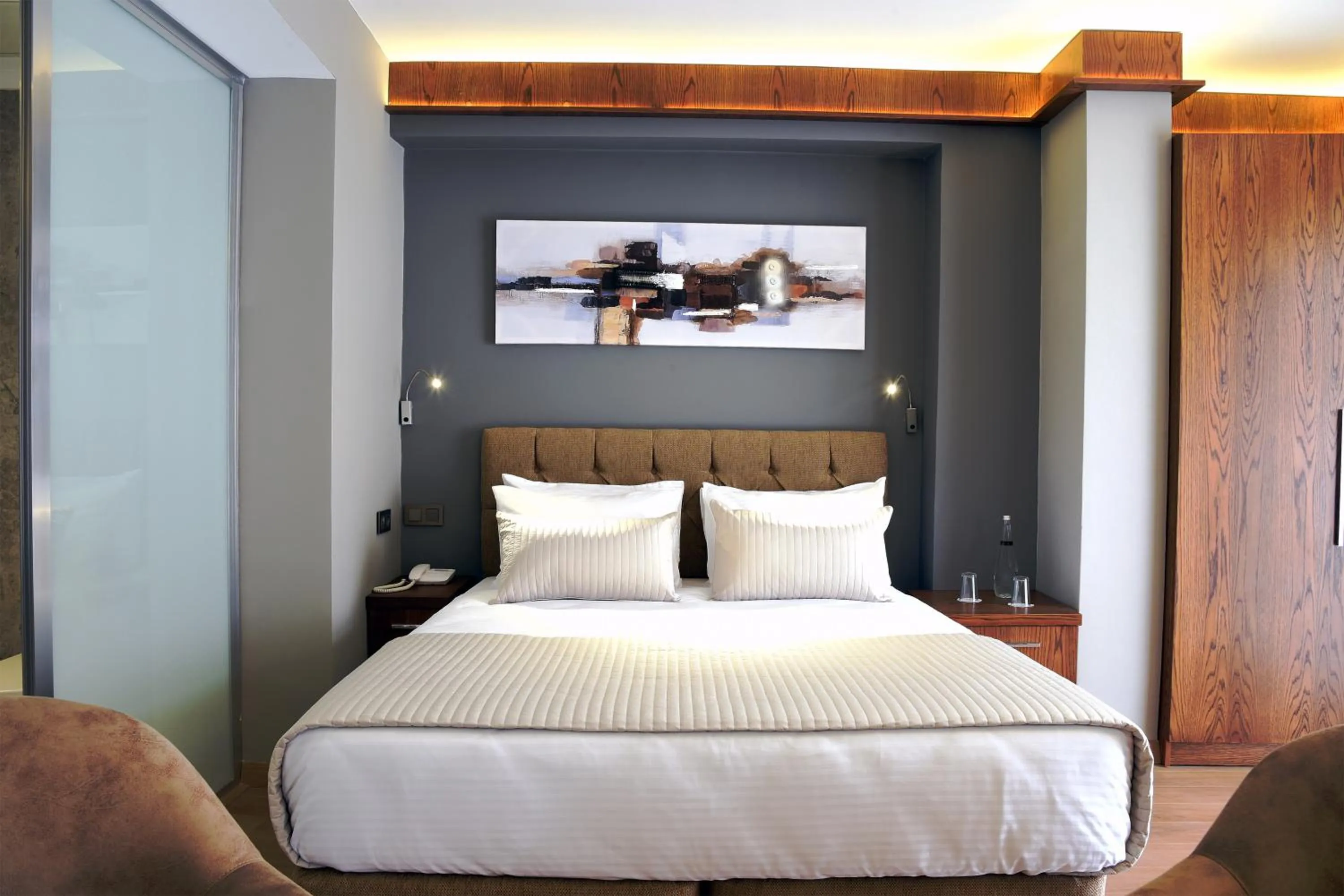 Photo of the whole room, Bed in The Elegant Hotel