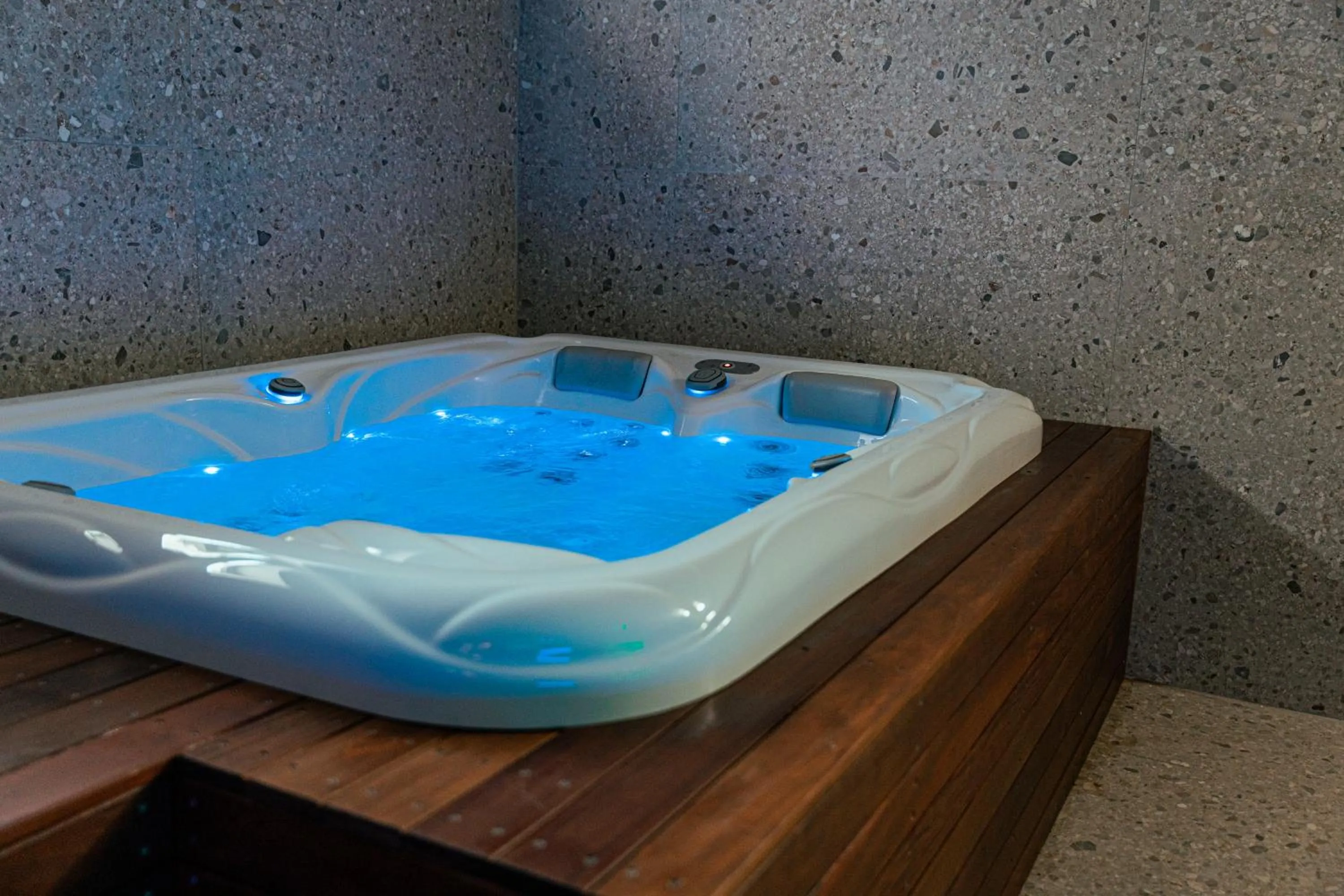 Hot Tub in Hotel Belsito Wellness & Spa