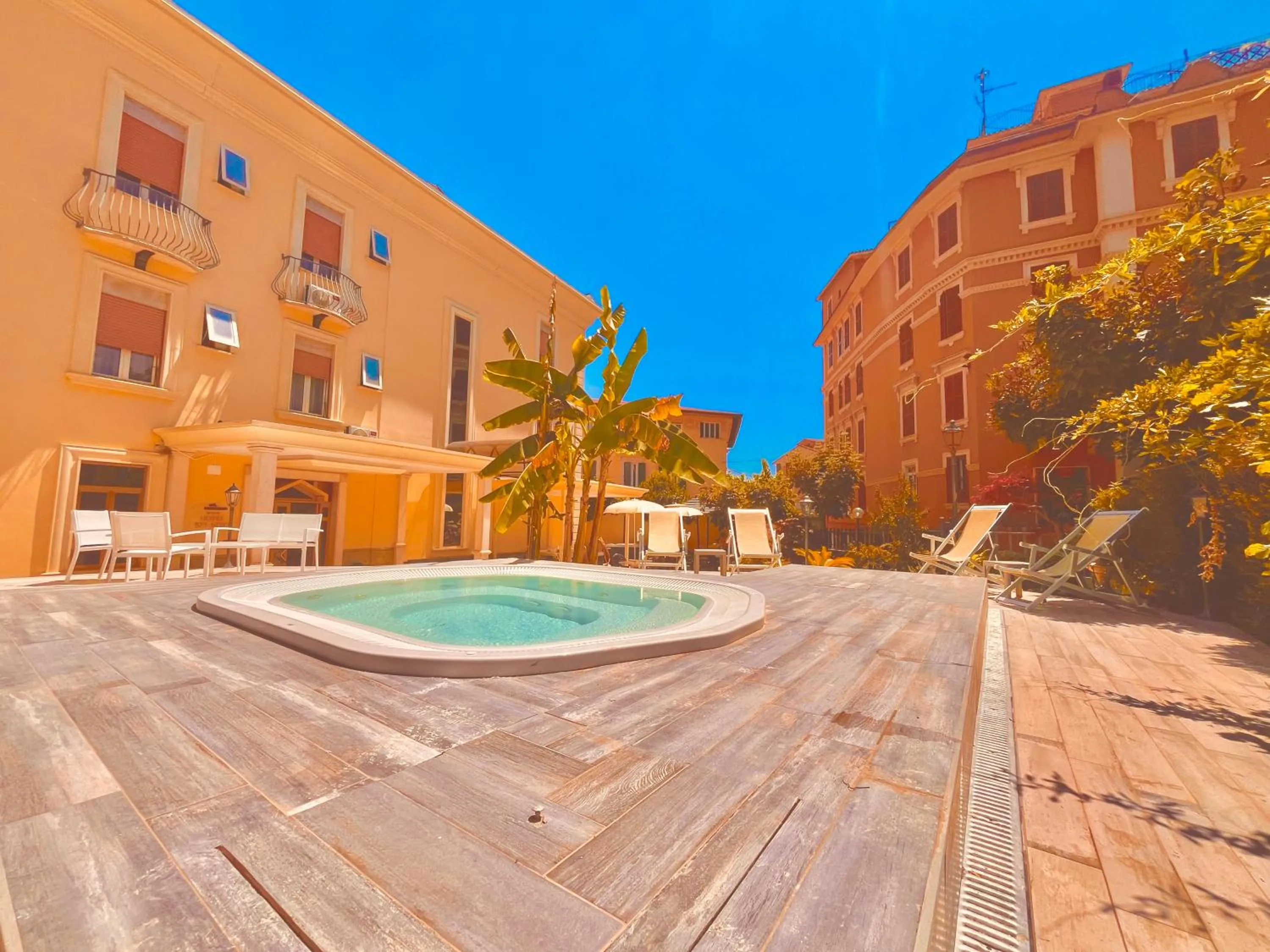 Hot Tub in Hotel Belsito Wellness & Spa