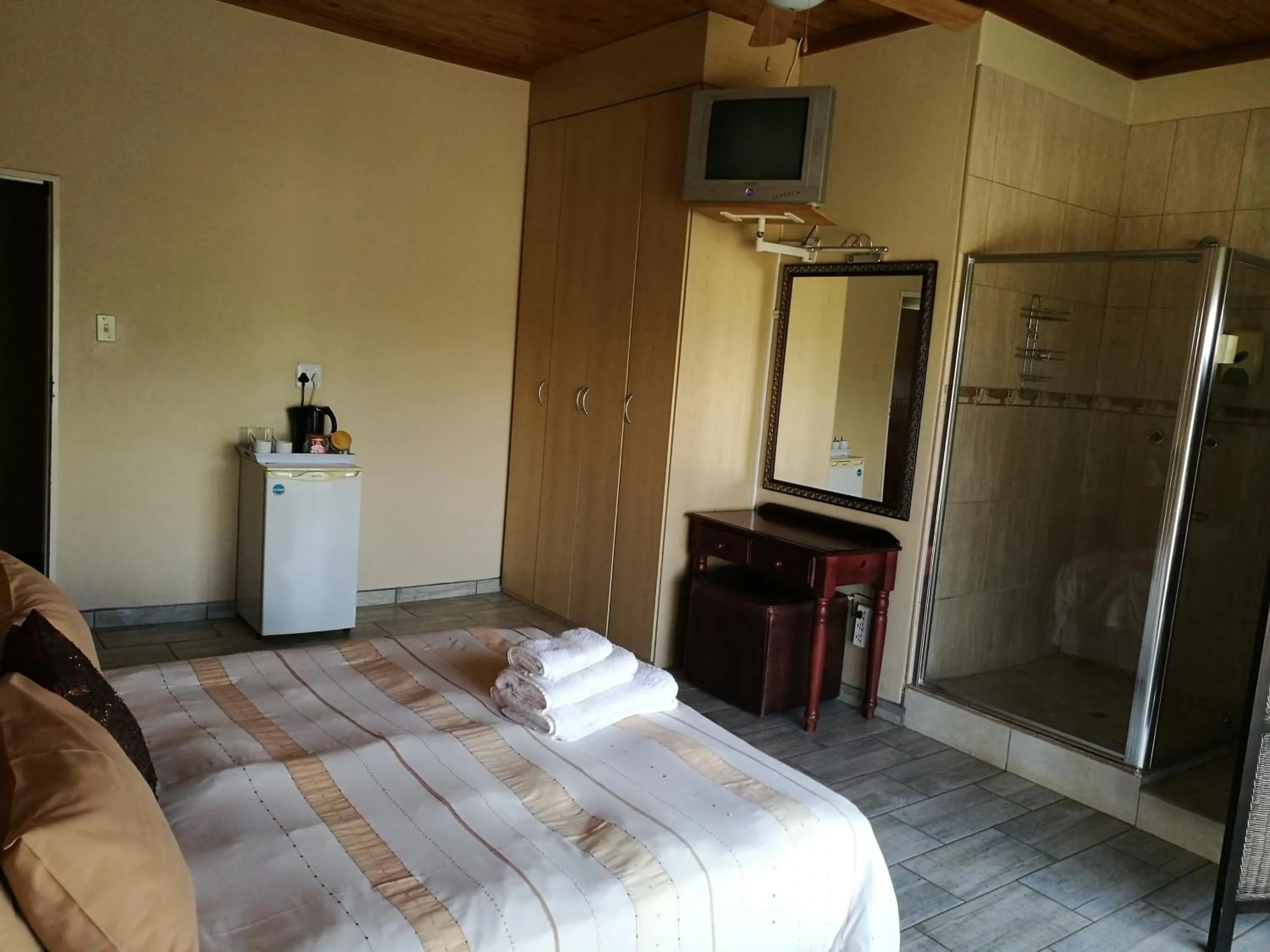 Photo of the whole room, Bed in Krige Lodge B&B