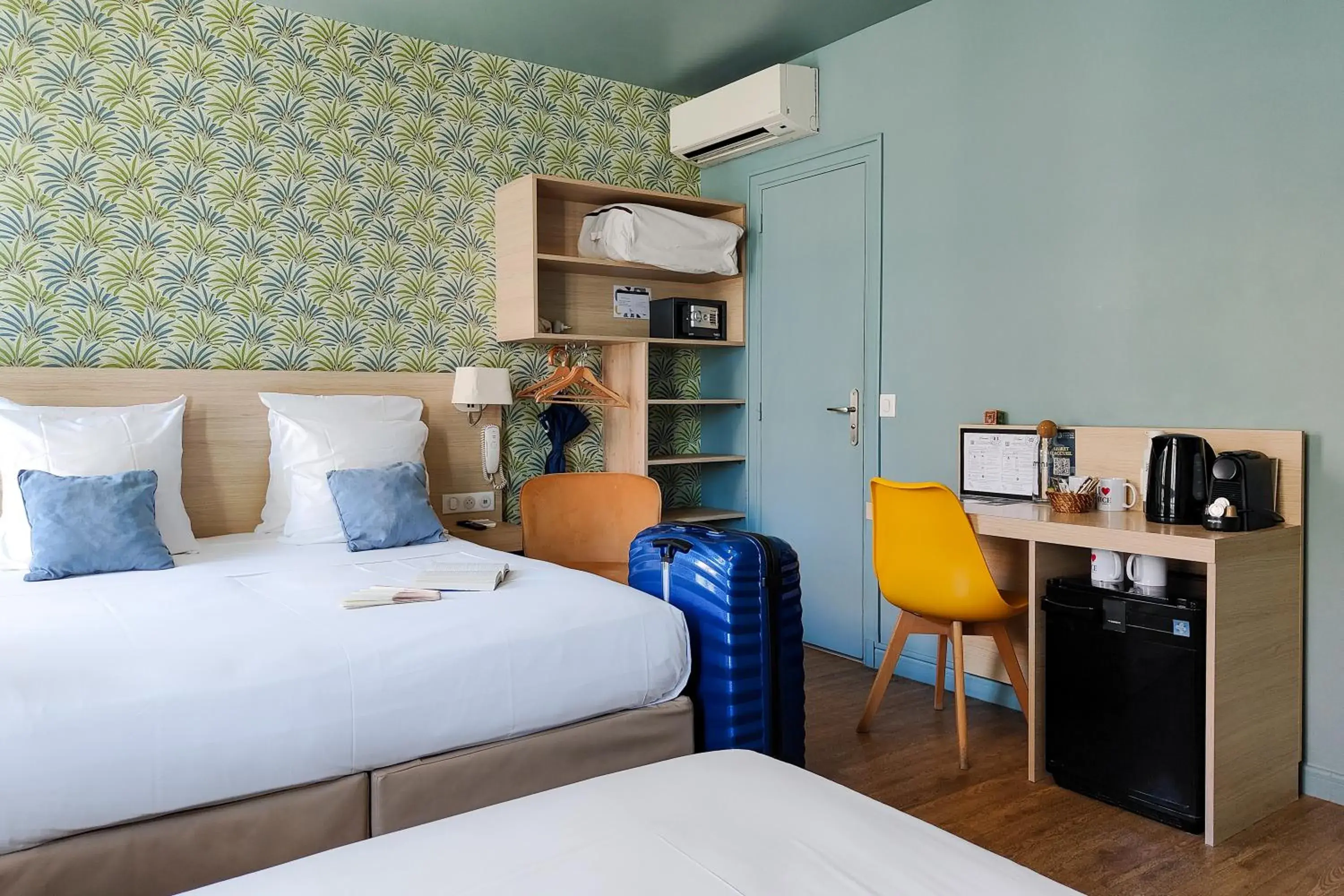 Junior Suite with Noter Dame View in Hôtel Du Centre, un hôtel AMMI Junior Suite with Noter Dame View in Hôtel Du Centre, un hôtel AMMI