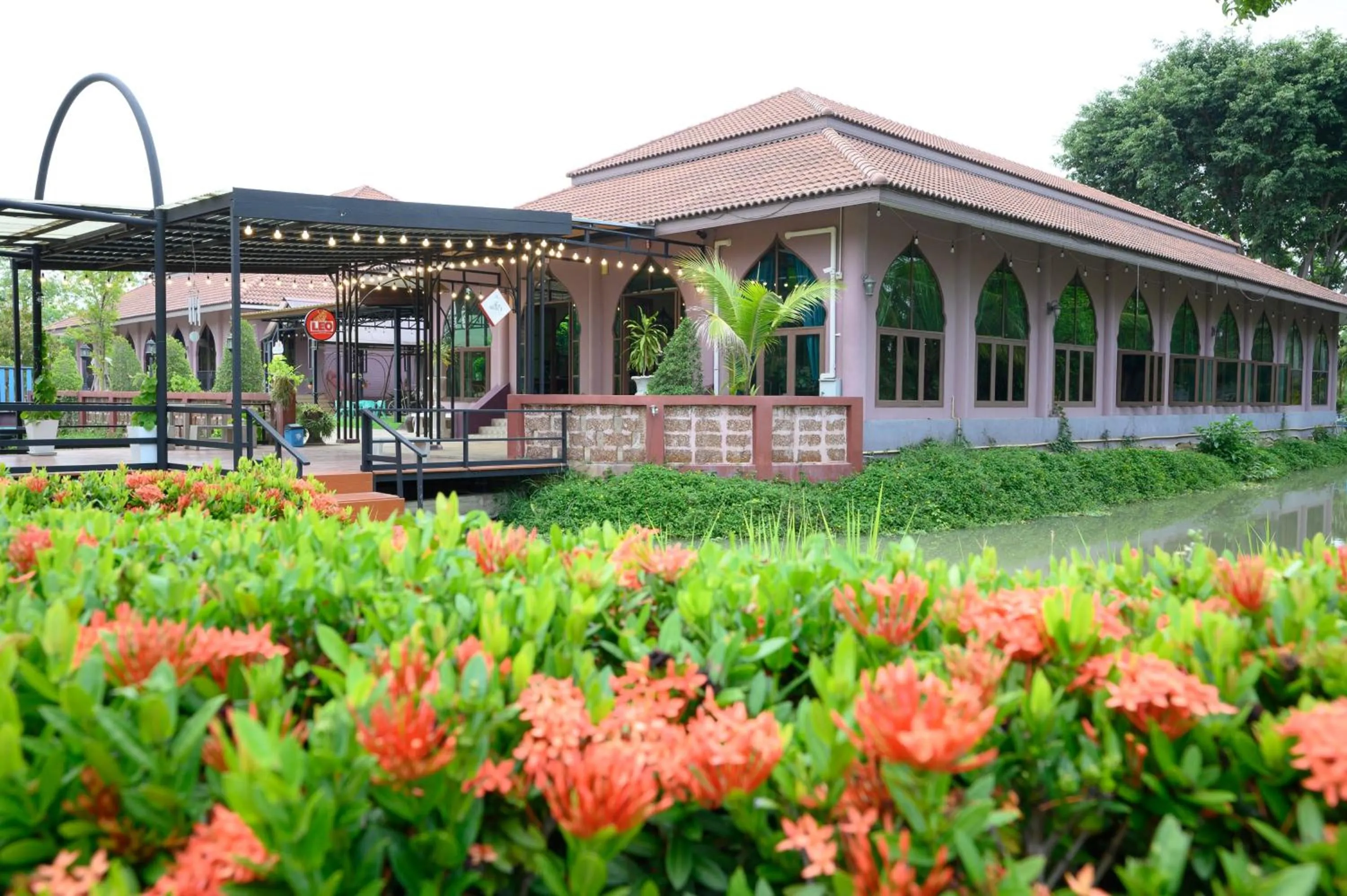 Property building in Busaya Resort & Cuisine