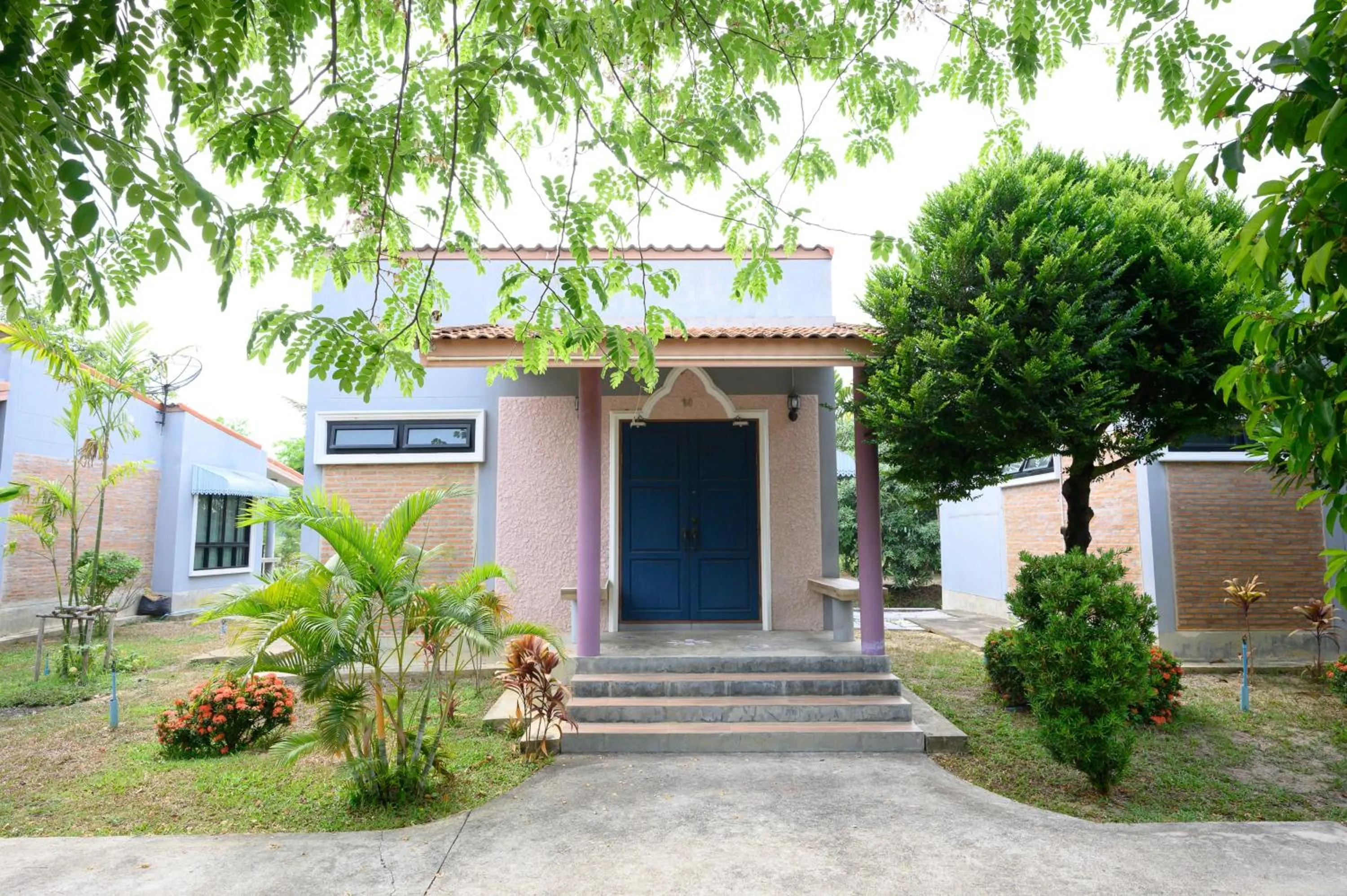 Property building in Busaya Resort & Cuisine