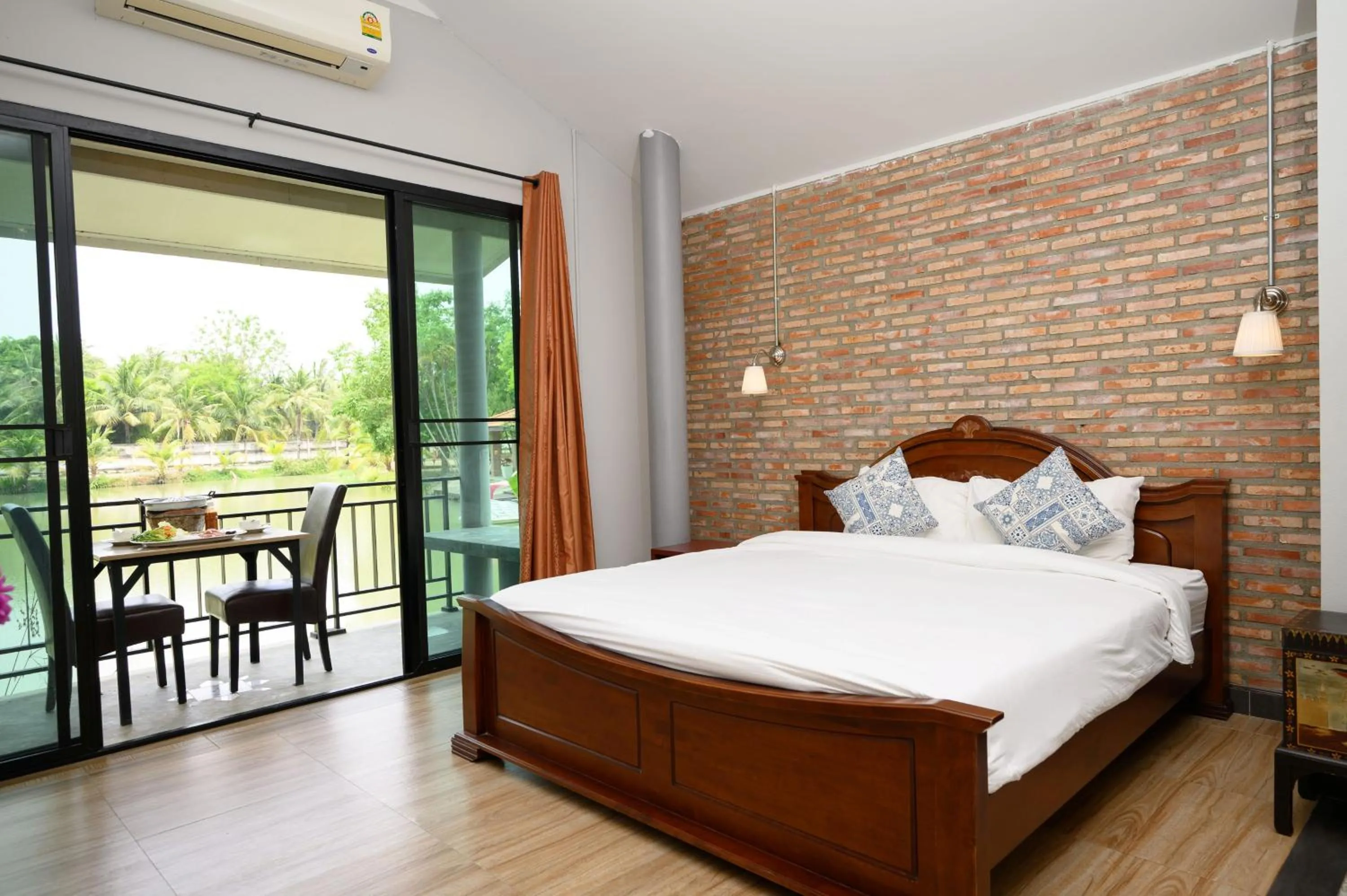 Bed in Busaya Resort & Cuisine