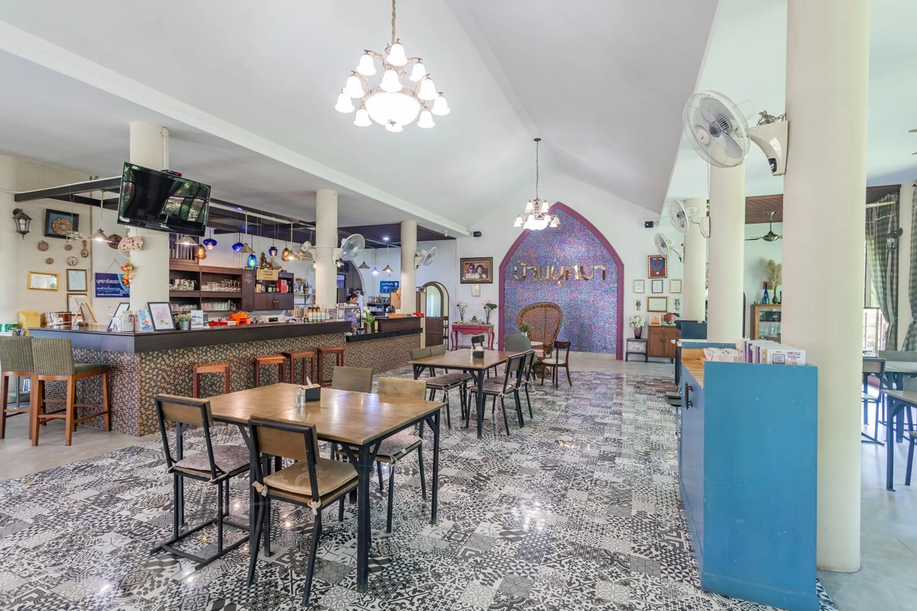 Restaurant/places to eat in Busaya Resort & Cuisine