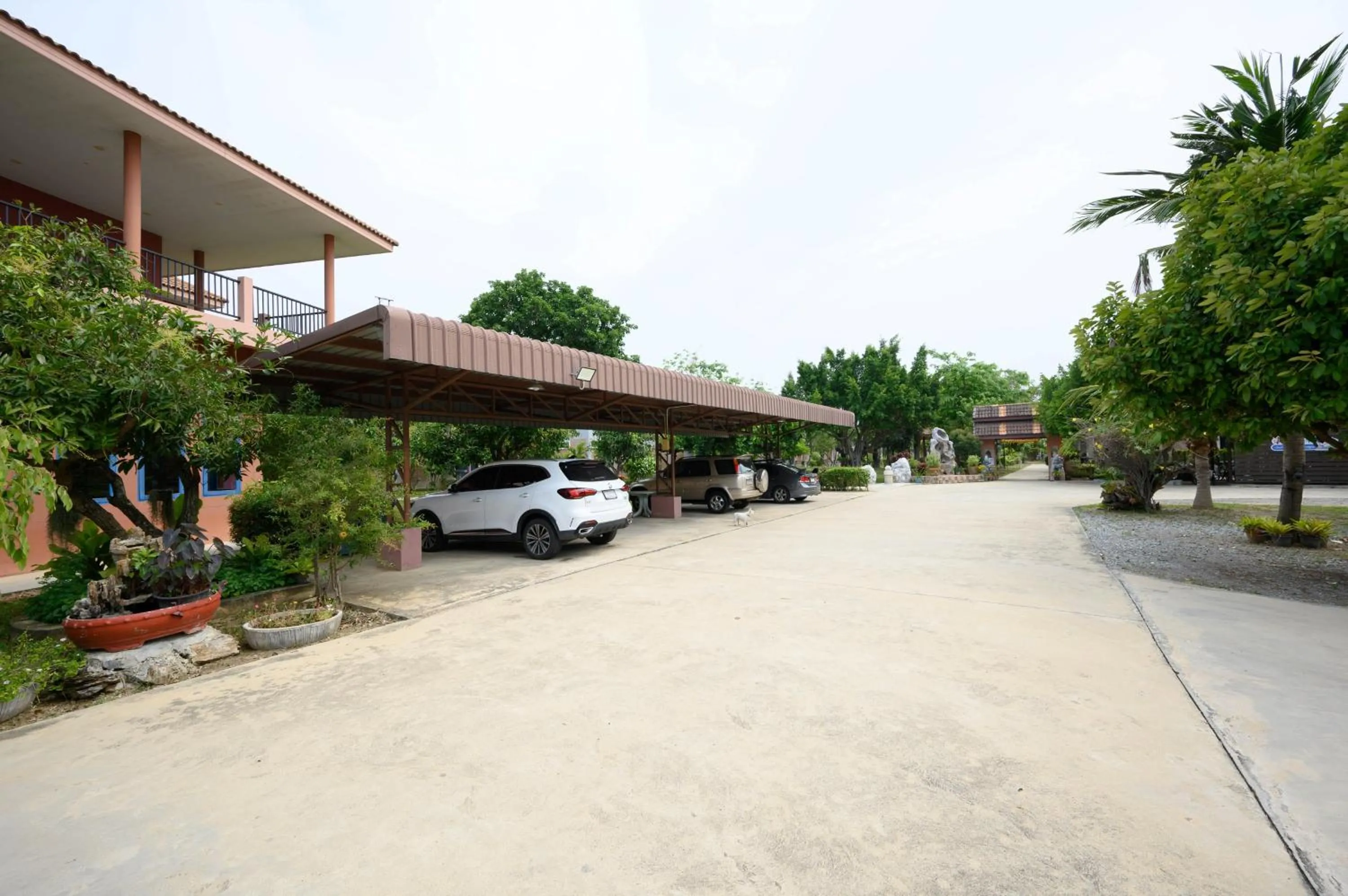 Parking in Busaya Resort & Cuisine
