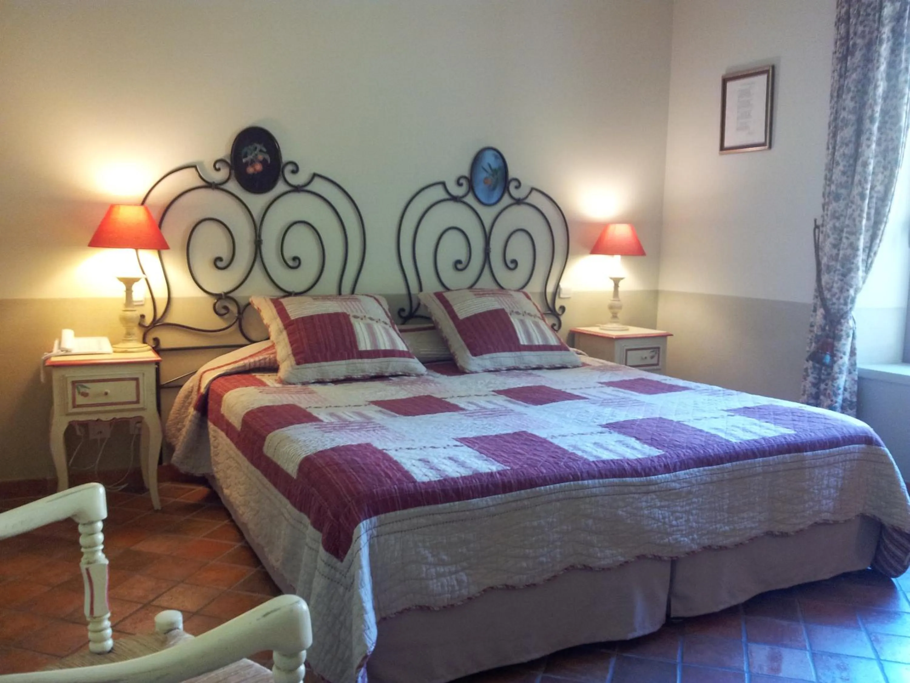 Bed in Hotel du Poète