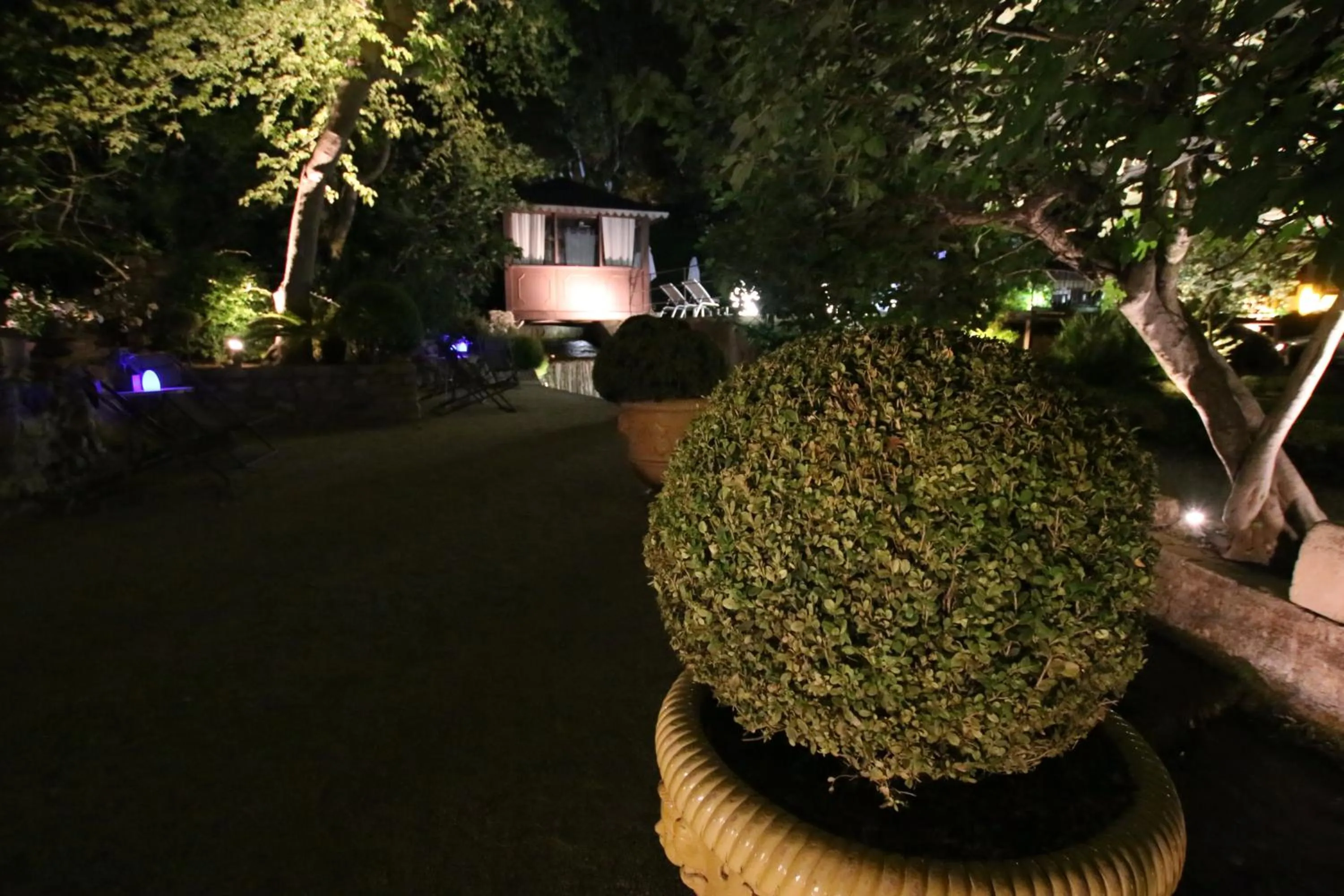 Property building in Hotel du Poète