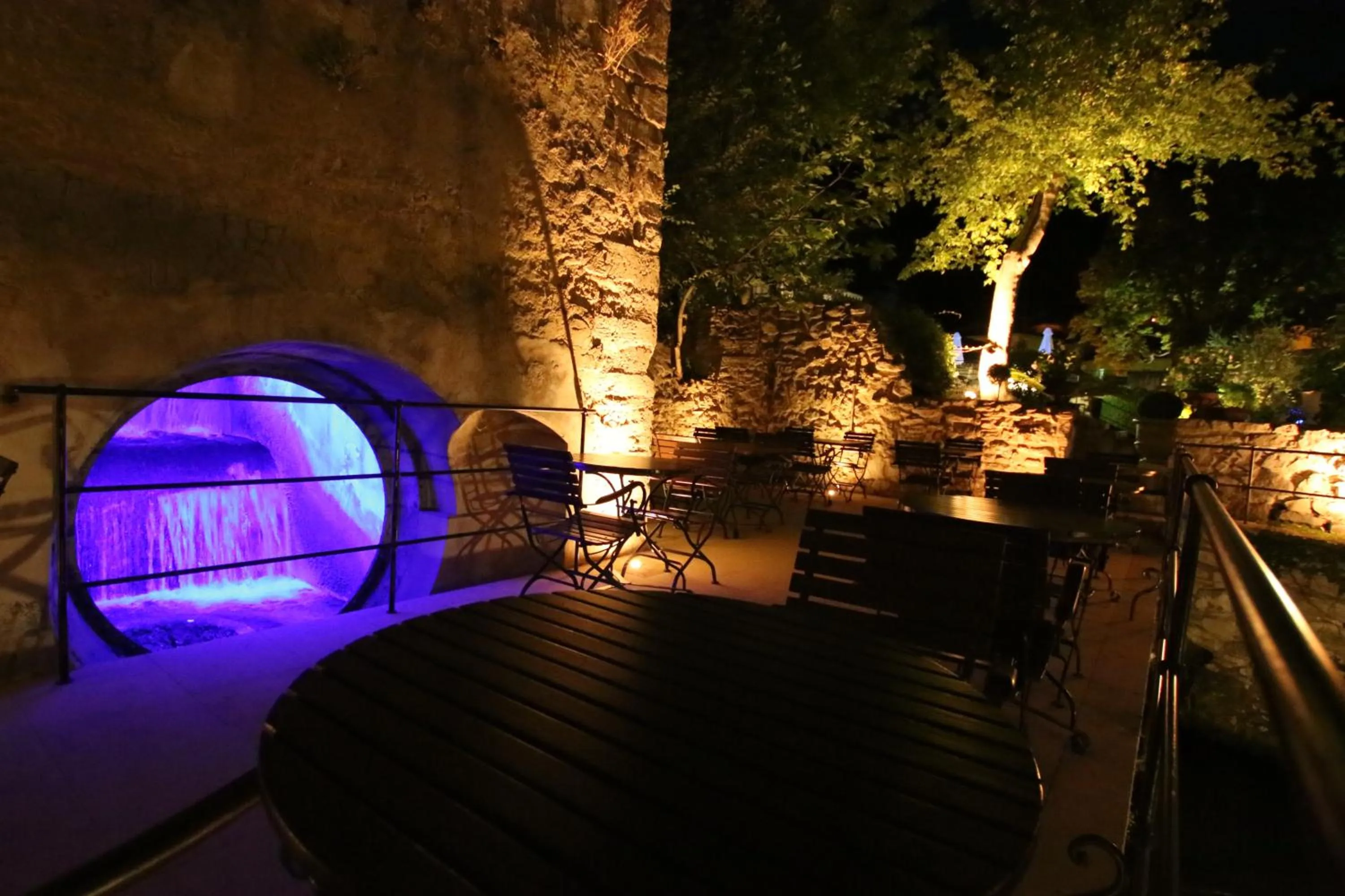 Property building in Hotel du Poète