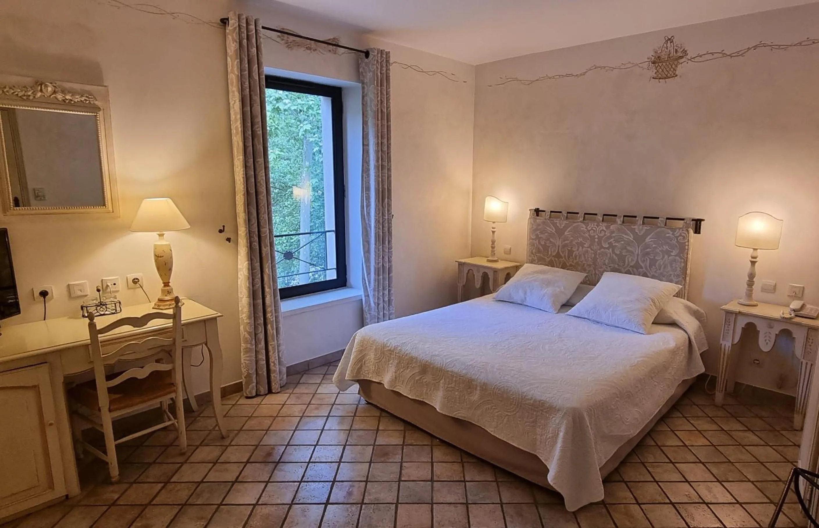 Photo of the whole room, Bed in Hotel du Poète