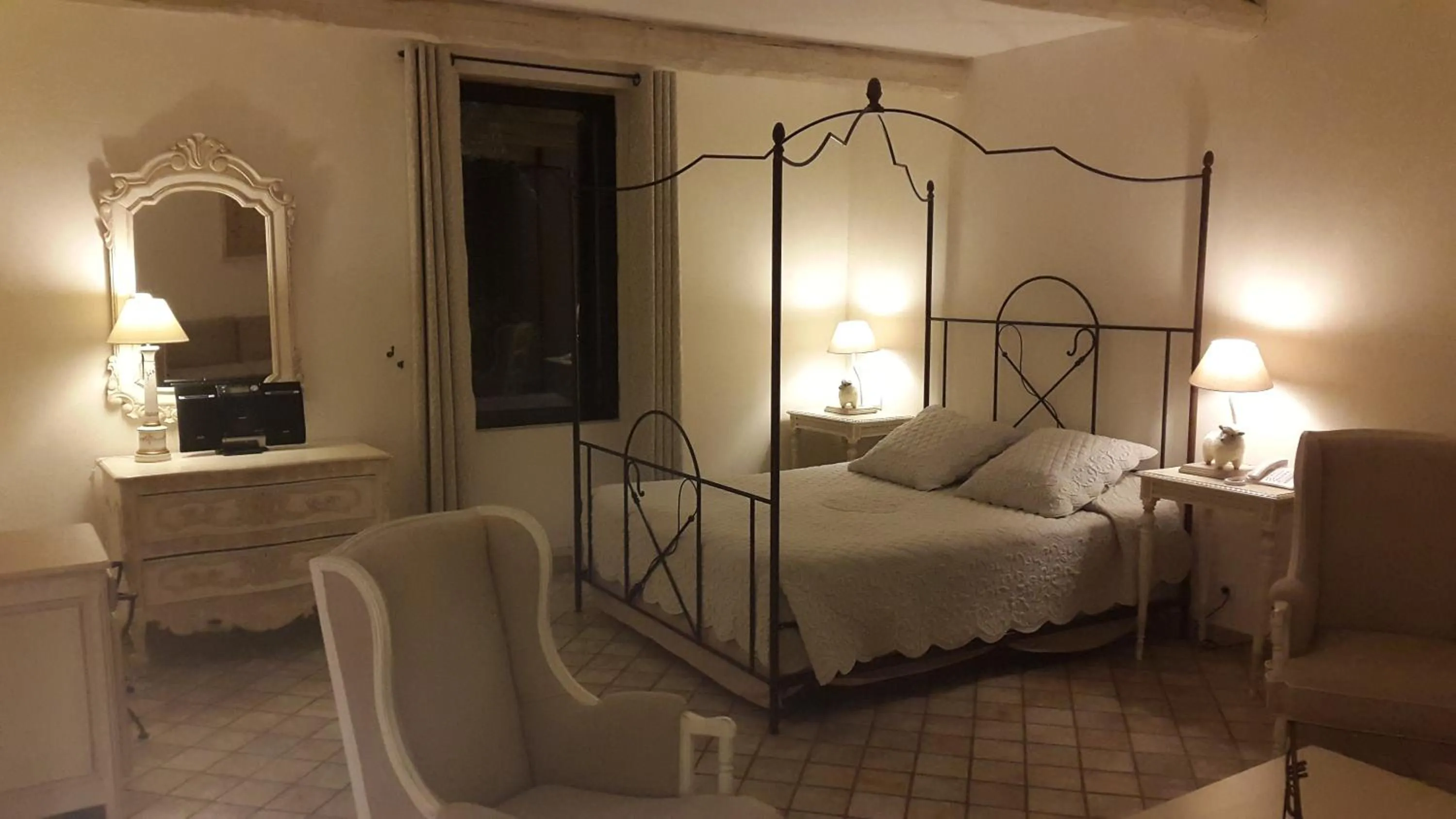 Photo of the whole room, Bed in Hotel du Poète
