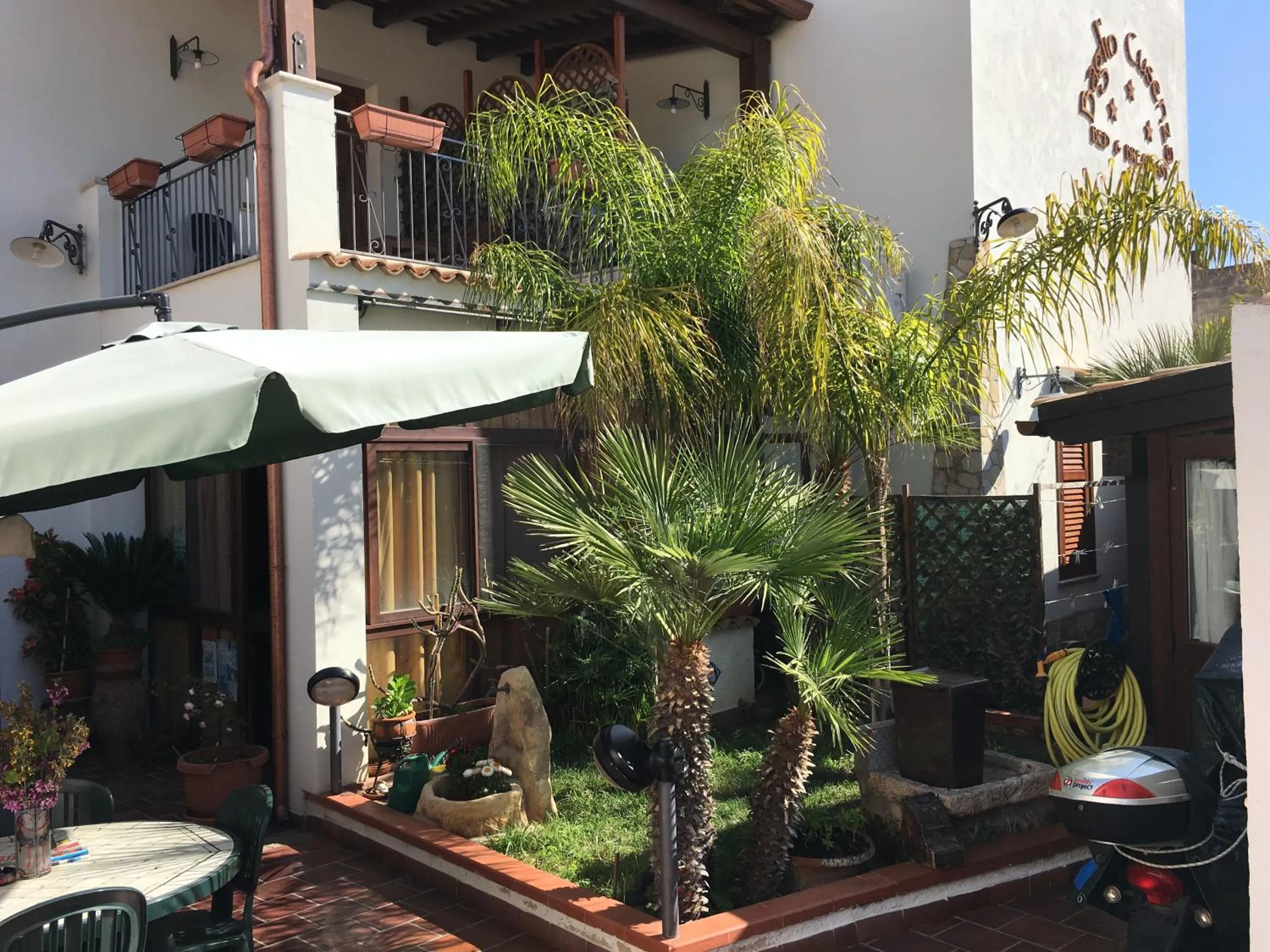 Garden view in Baglio Cusenza Rooms