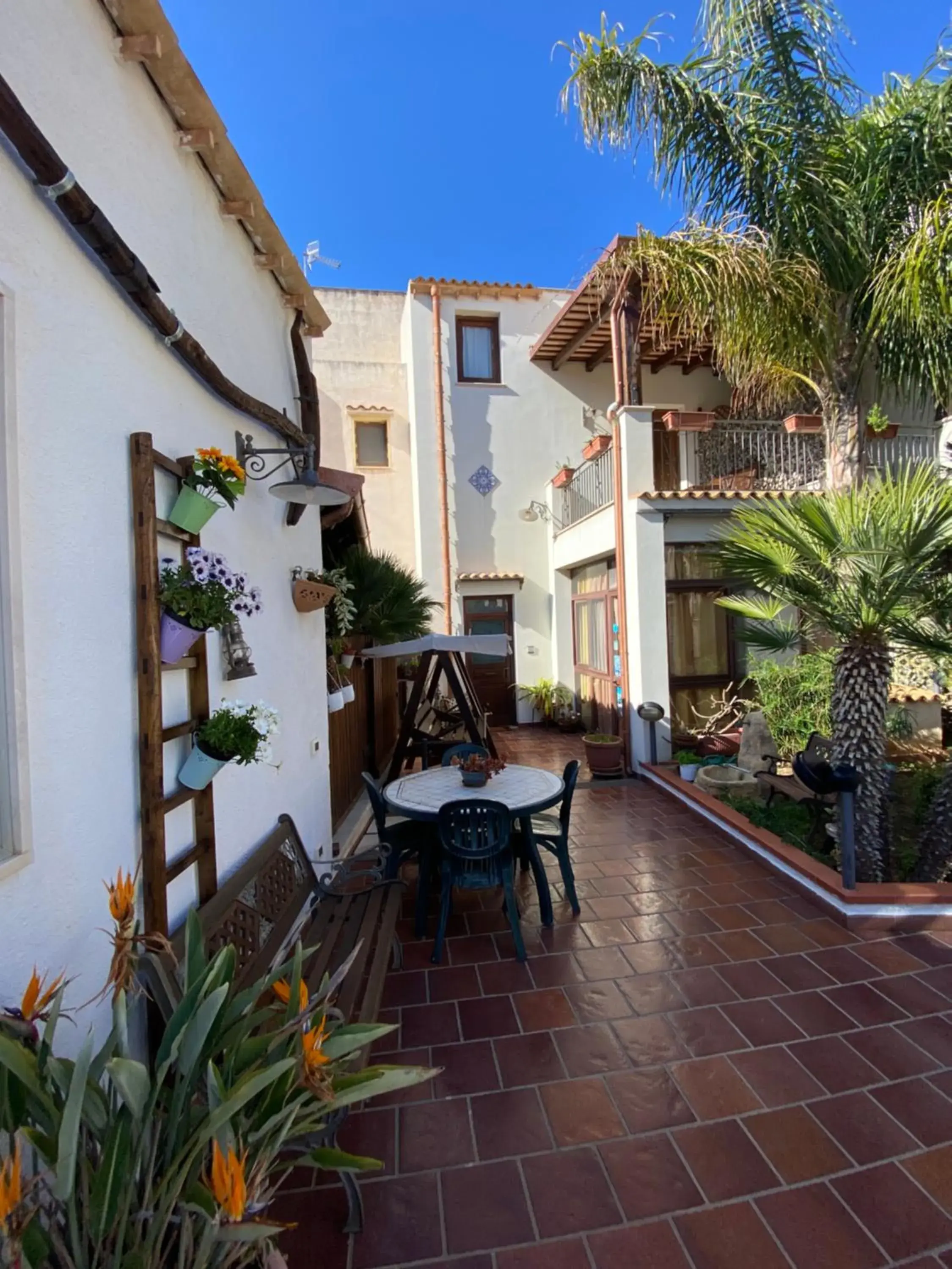 Garden in Baglio Cusenza Rooms Garden in Baglio Cusenza Rooms