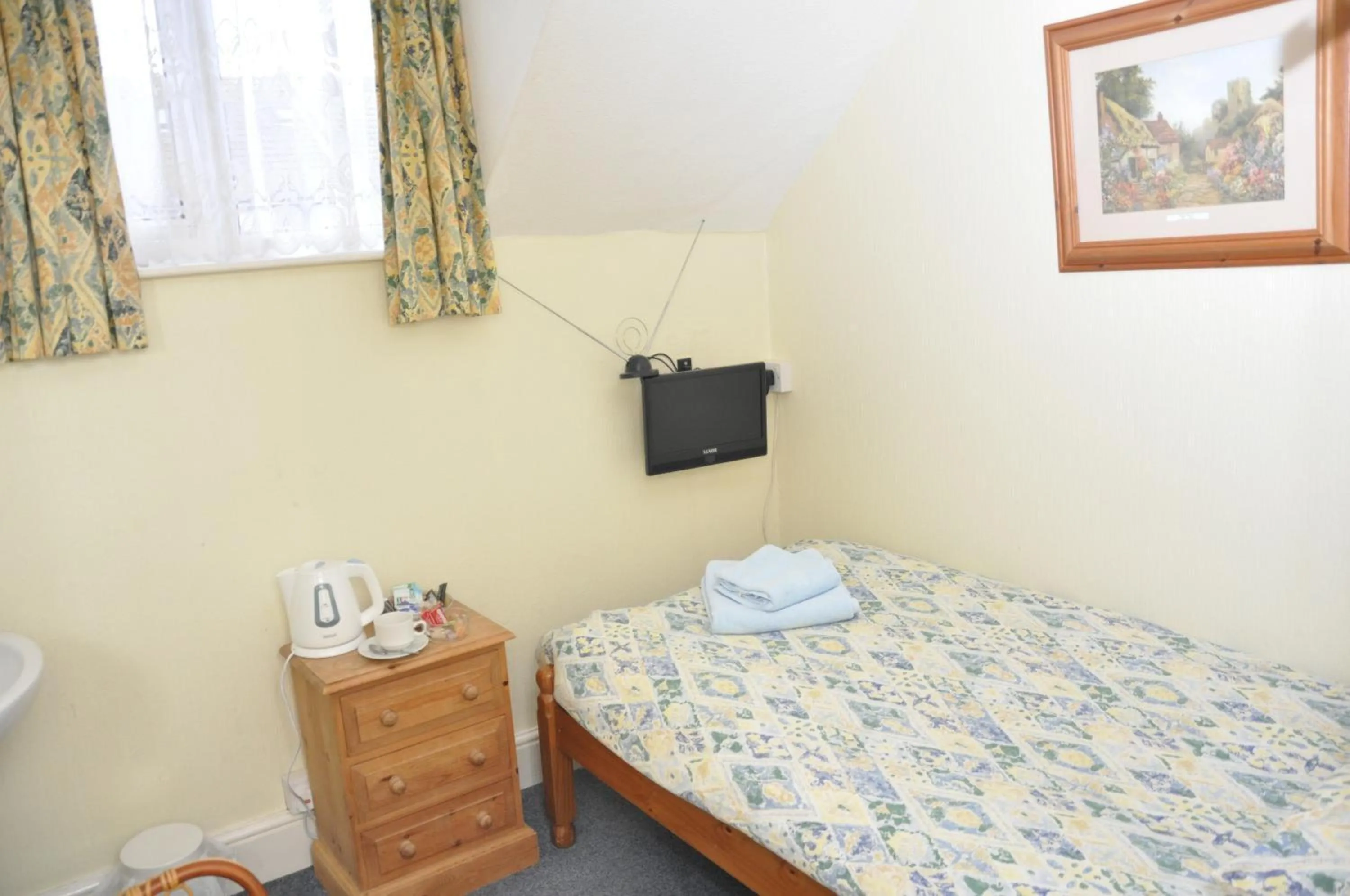 Bed in Chandos Premier Folkestone (Channel Tunnel) Hotel