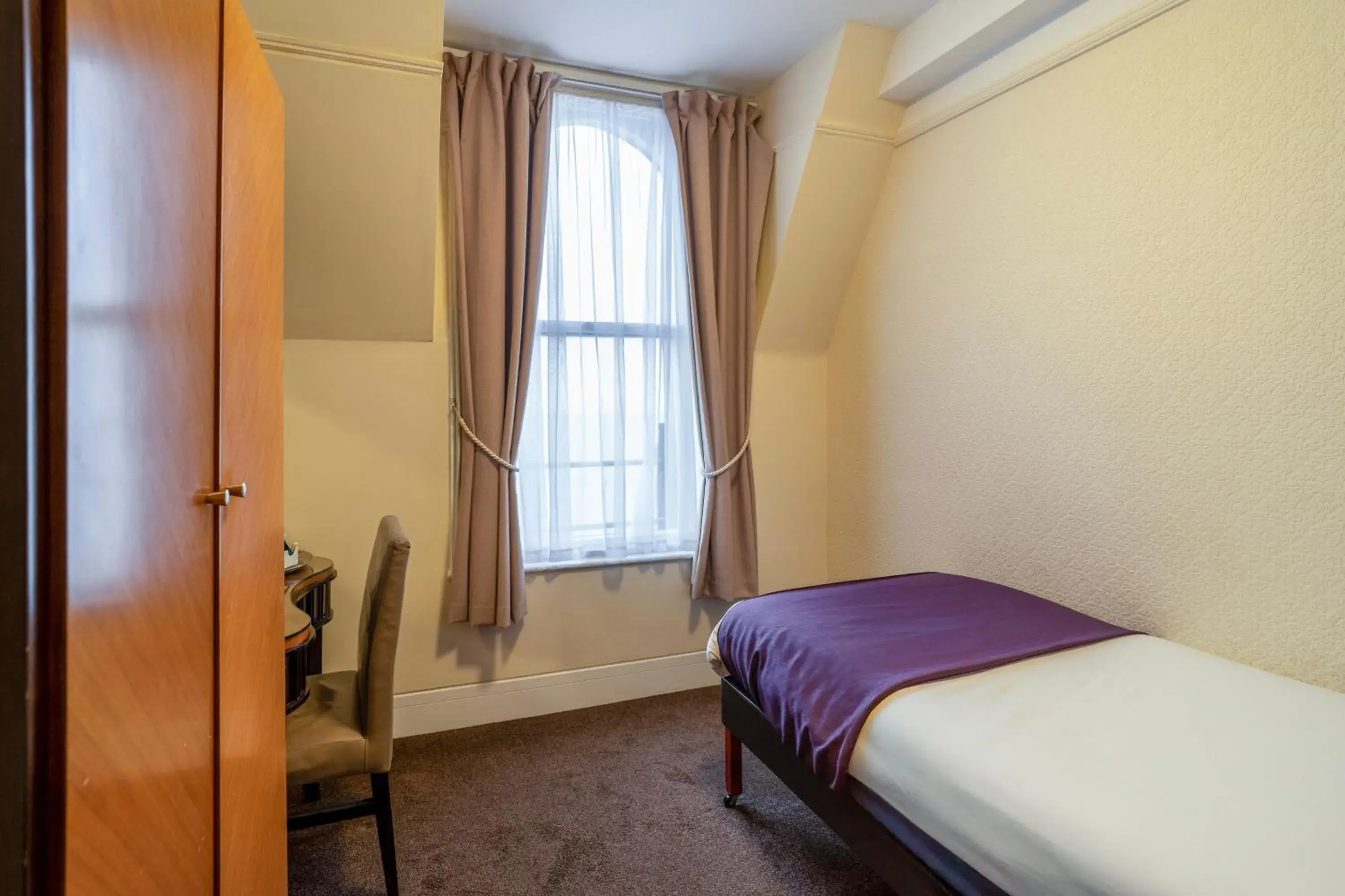 Single Room in The Grand Scarborough Single Room in The Grand Scarborough