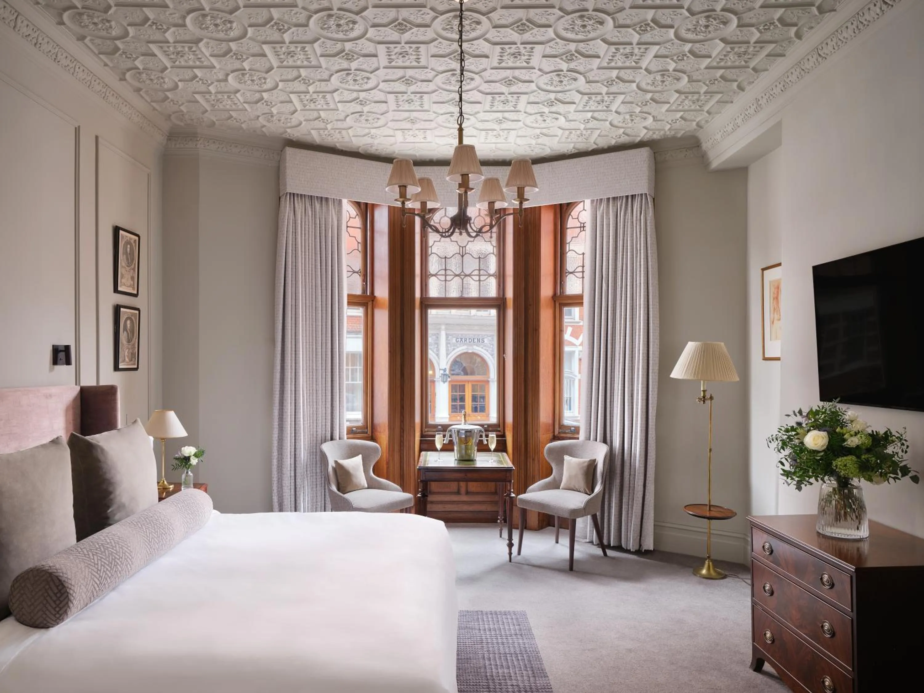 Photo of the whole room, Bed in The Chelsea Townhouse by Iconic Luxury Hotels