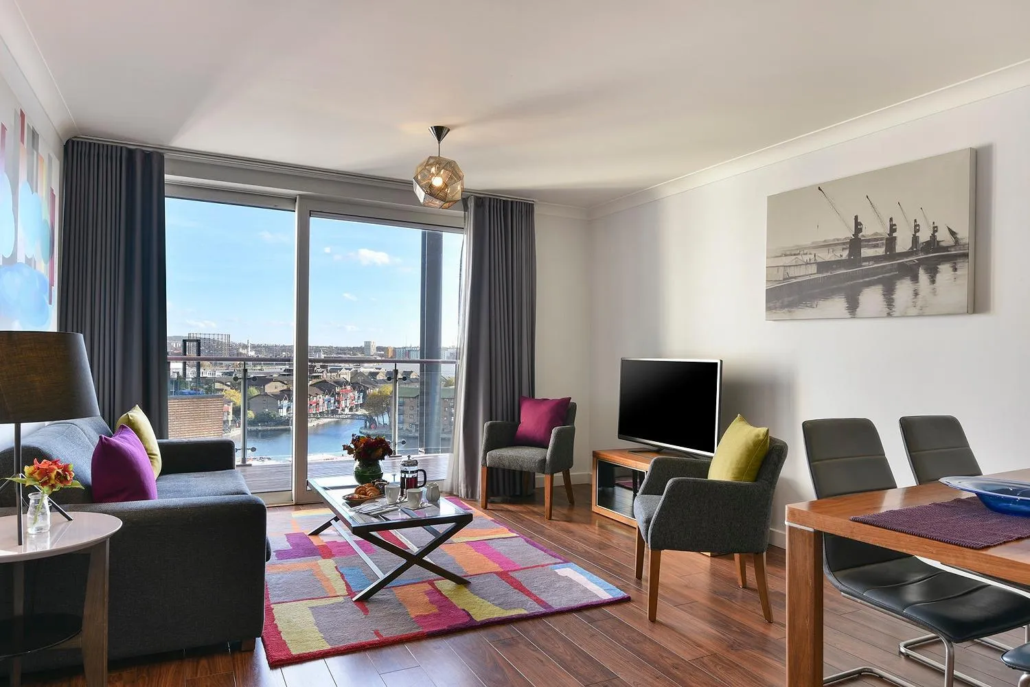 Seating area in Fraser Place Canary Wharf