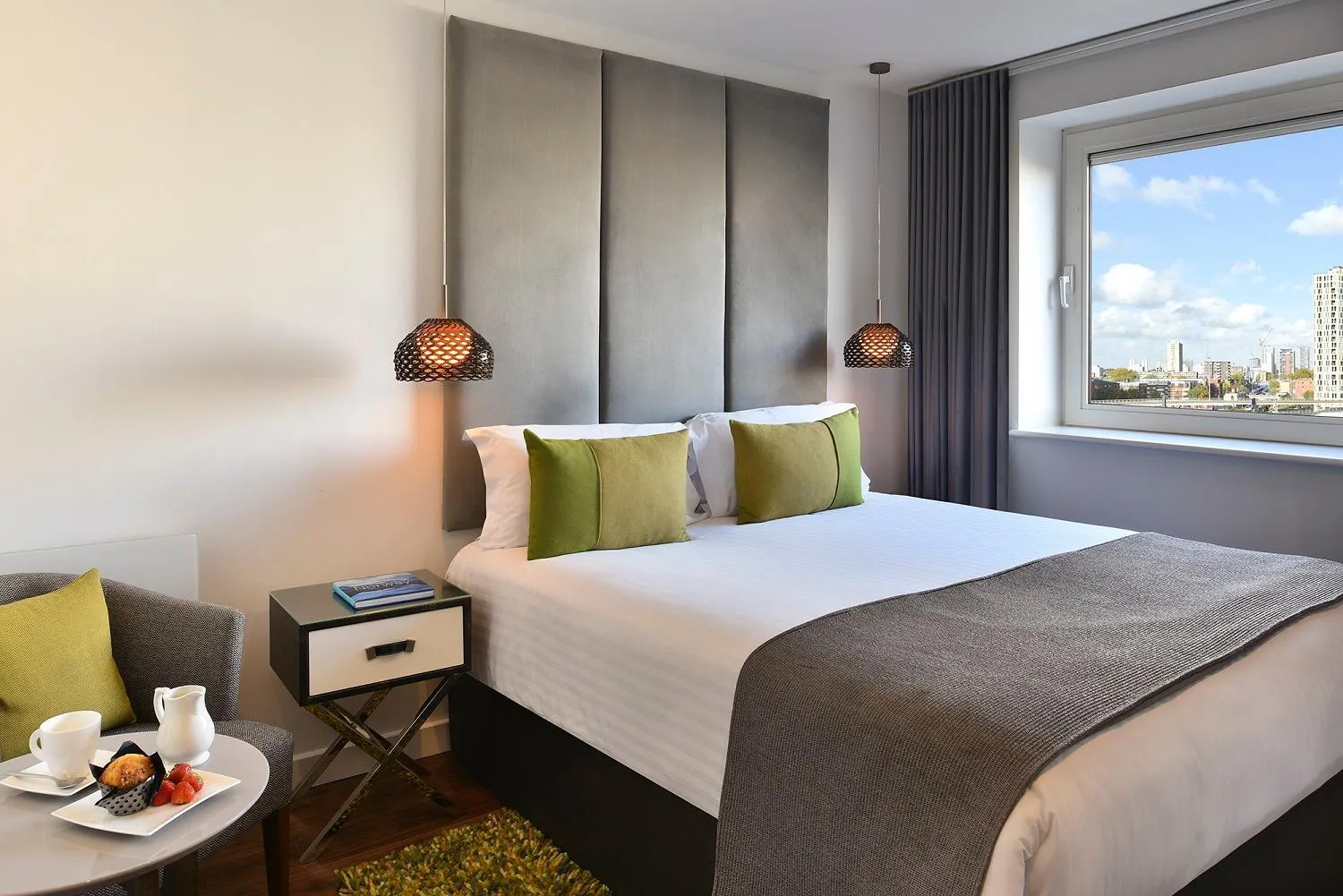 Bedroom, Bed in Fraser Place Canary Wharf