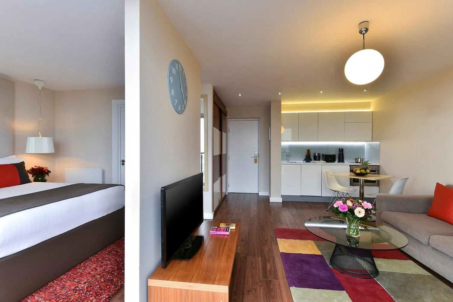 Kitchen or kitchenette, Bed in Fraser Place Canary Wharf