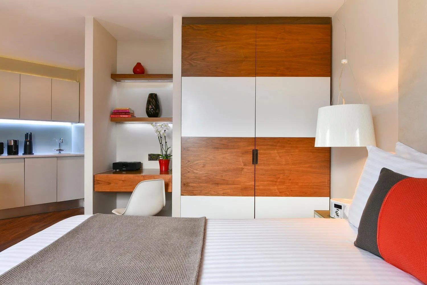 Bedroom, Bed in Fraser Place Canary Wharf