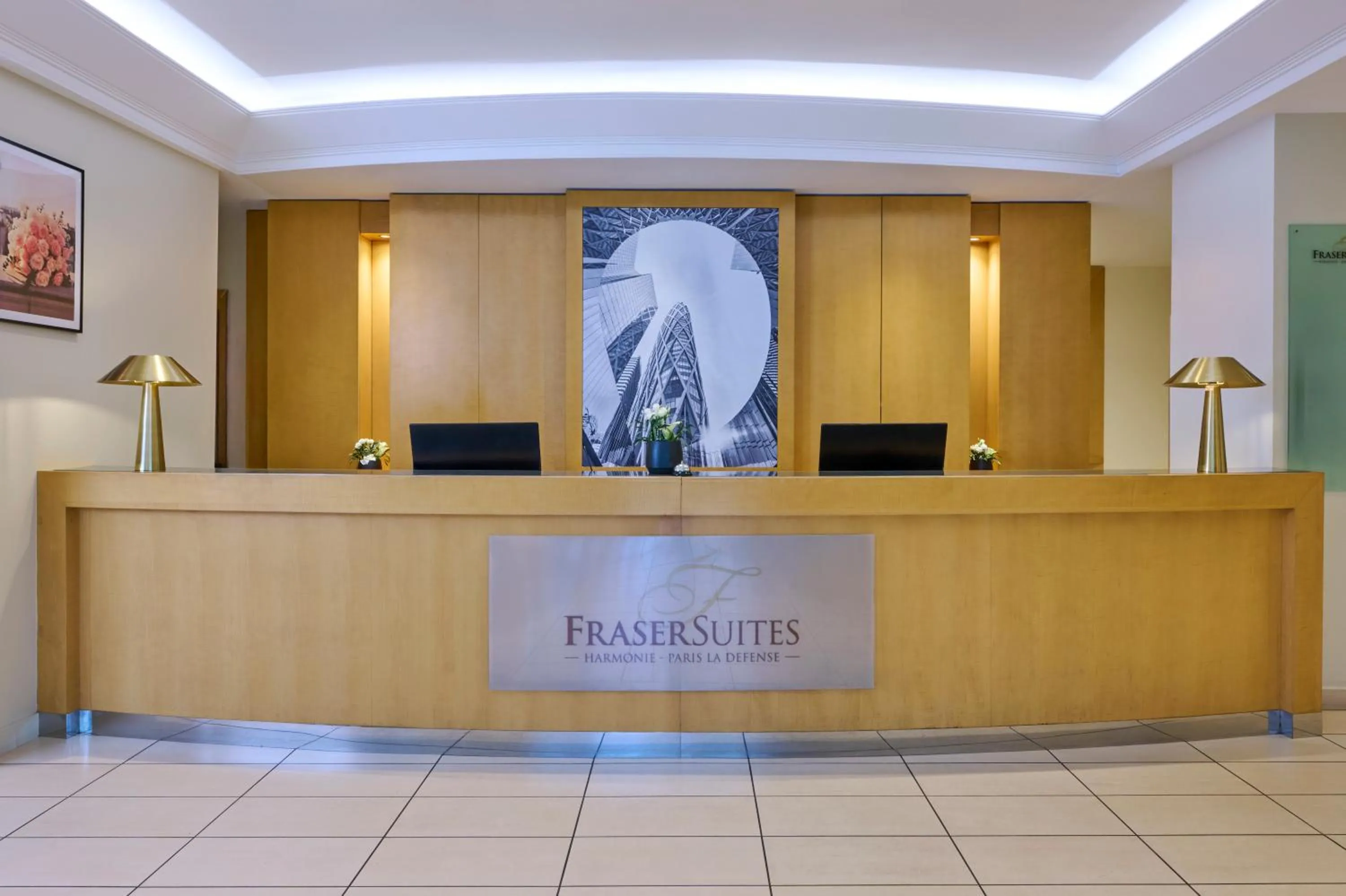 Lobby or reception in Fraser Suites Paris La Défense
