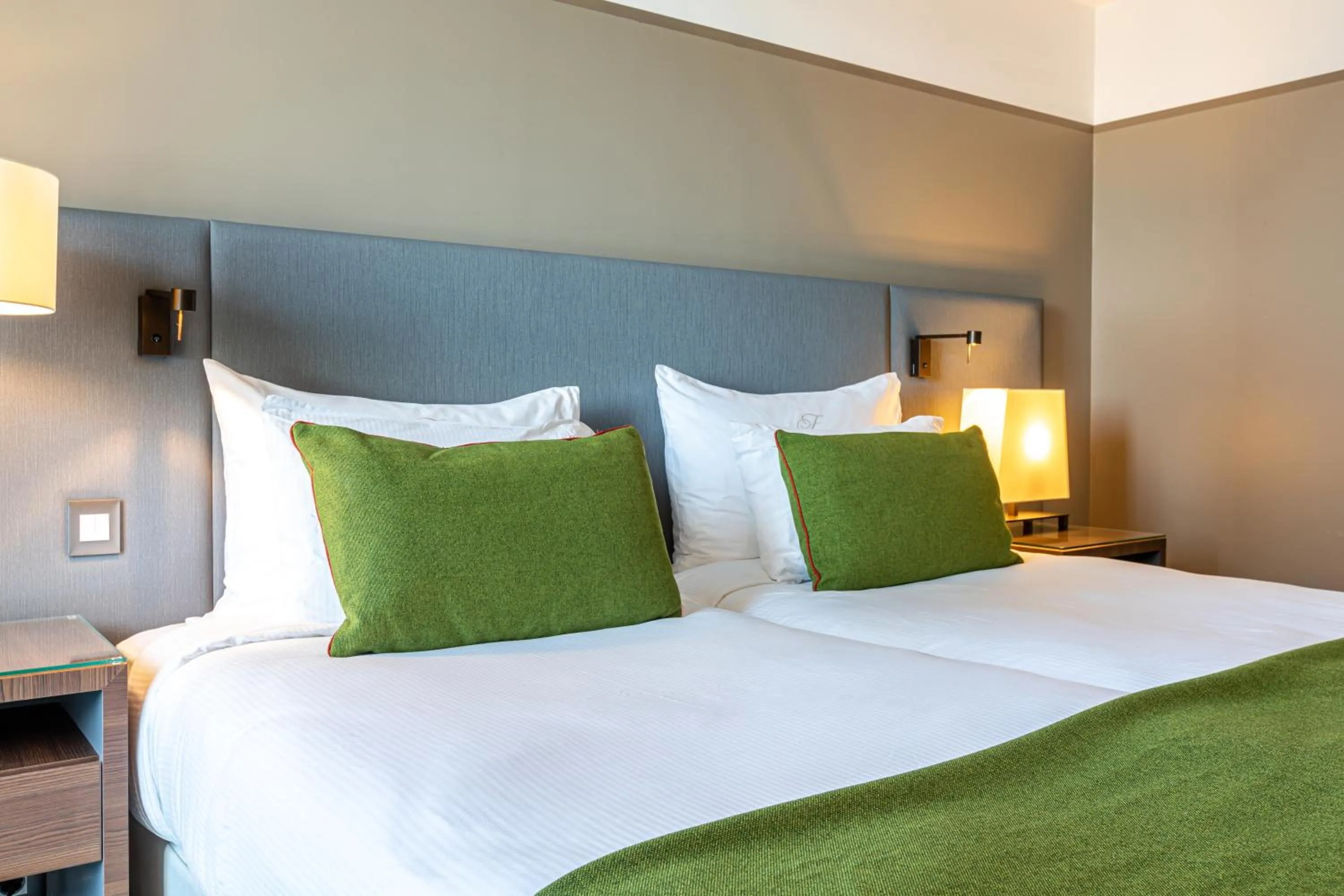 Bed in Fraser Suites Paris La Défense