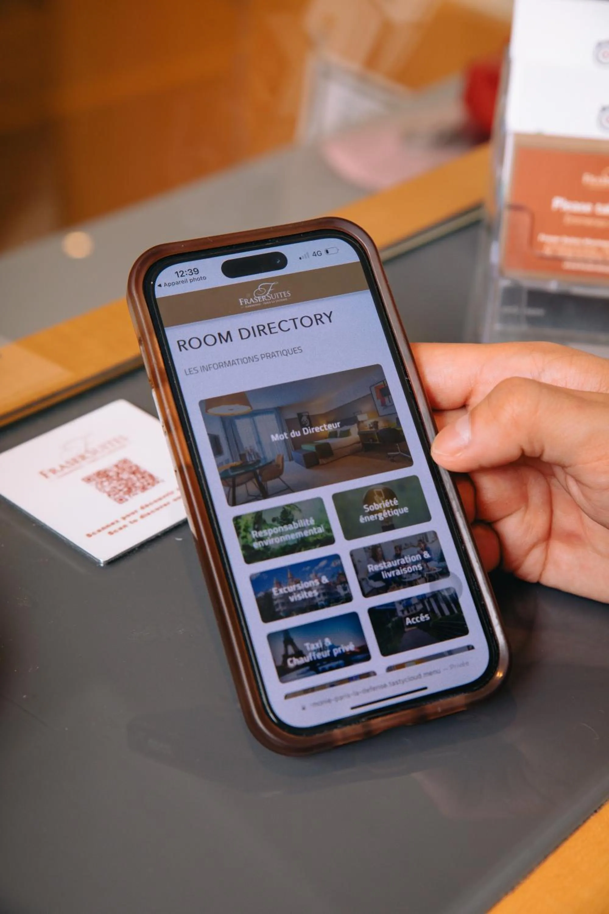 concierge in Fraser Suites Paris La Défense