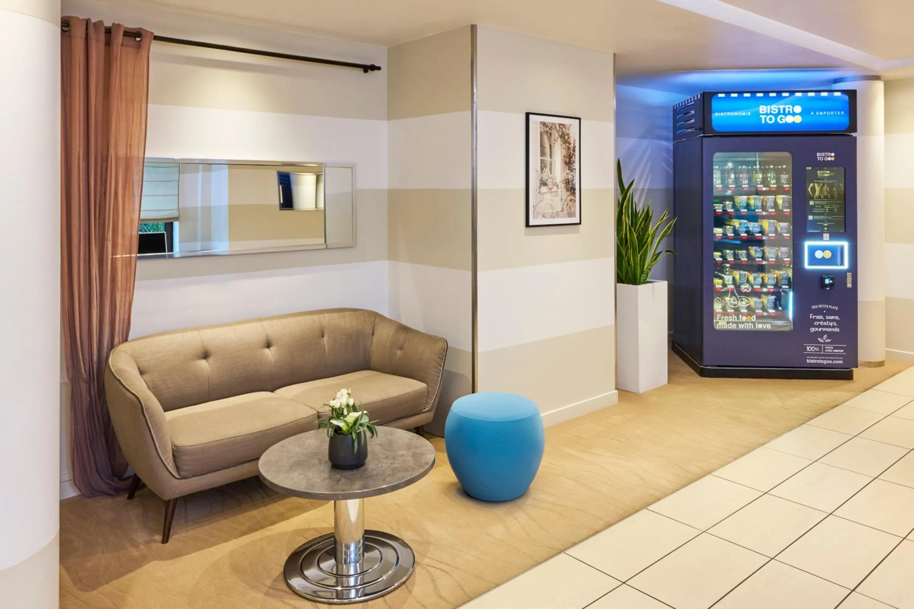 Seating area in Fraser Suites Paris La Défense