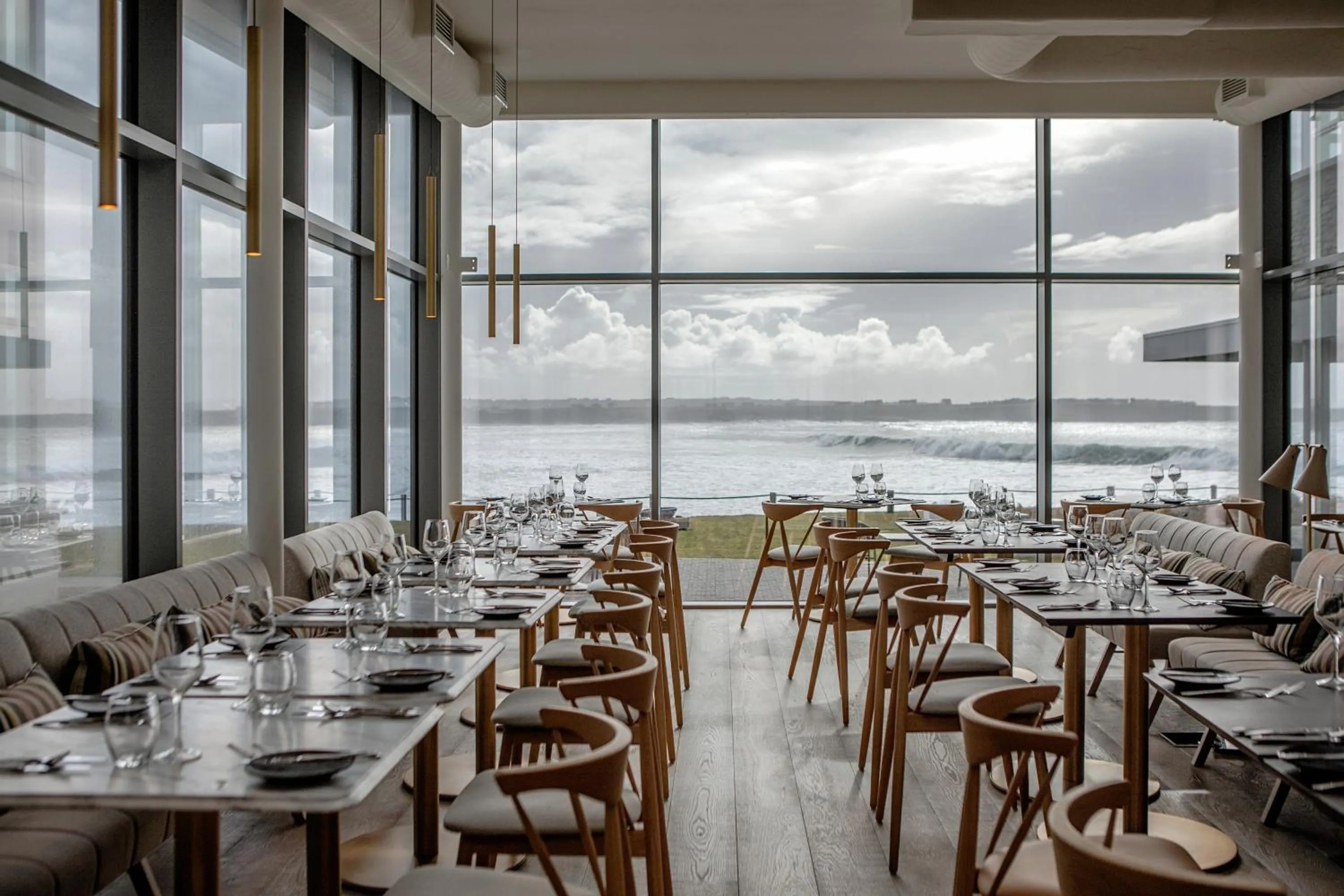 Restaurant/places to eat in Armada Hotel