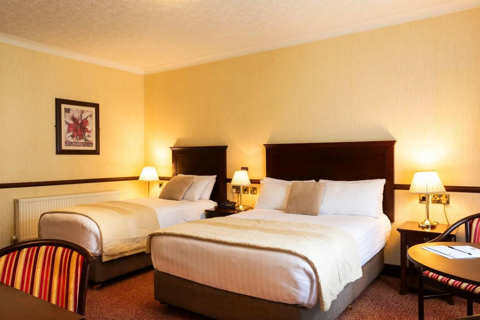 Bedroom, Bed in Seven Oaks Hotel