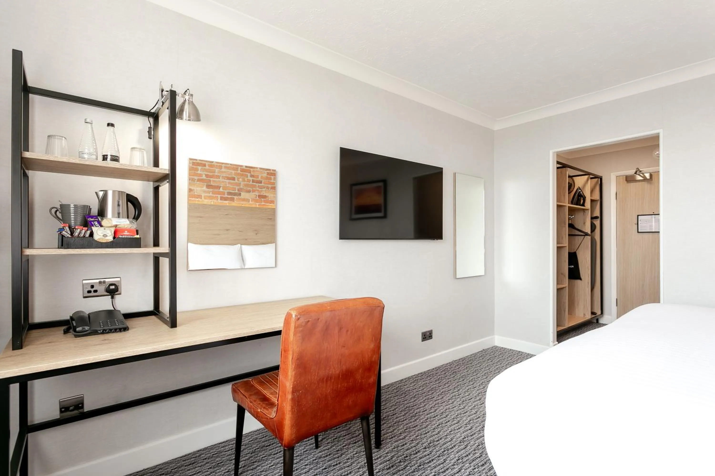 Bedroom, Bed in Cedar Court Hotel Huddersfield