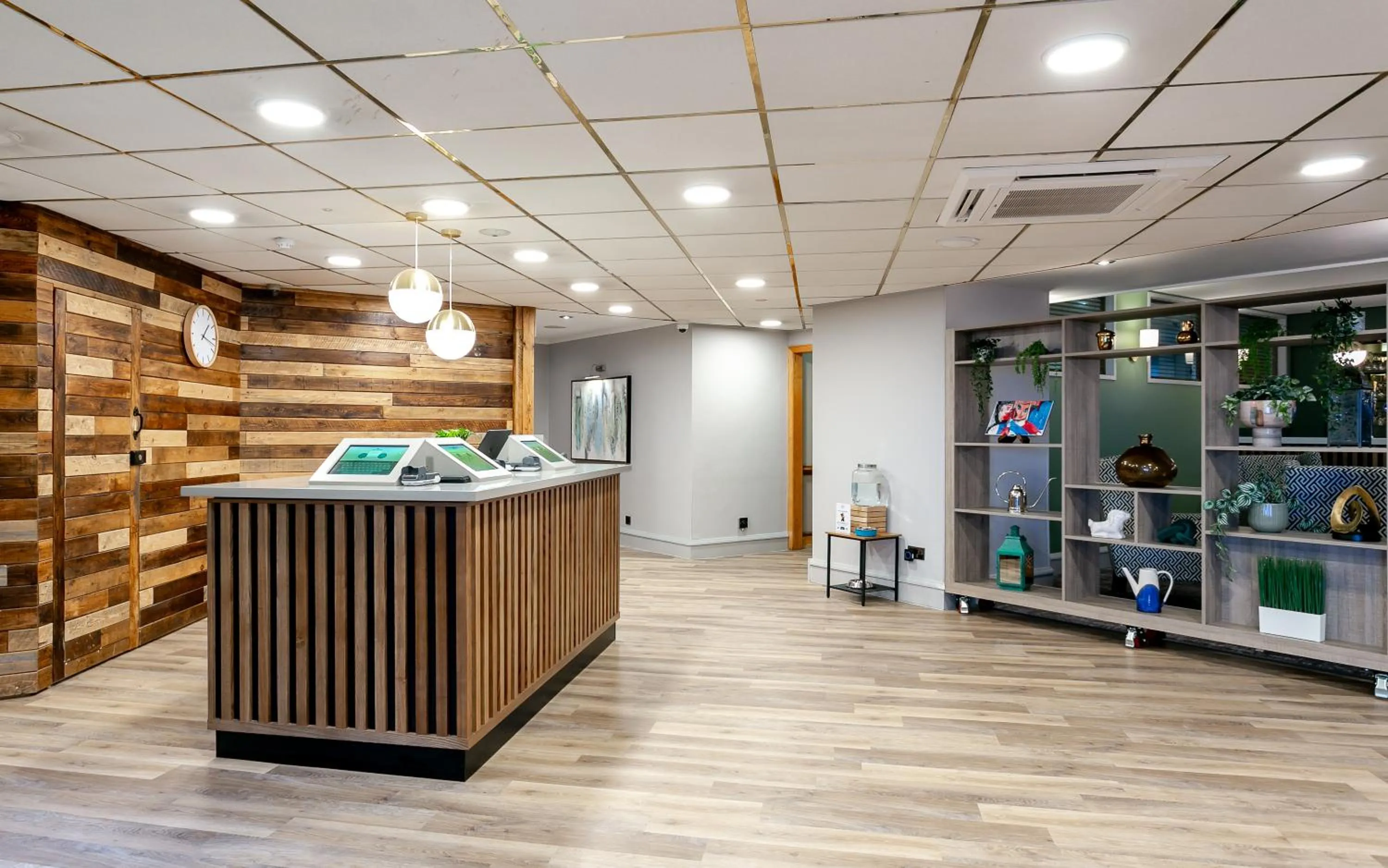 Lobby or reception in Cedar Court Hotel Huddersfield