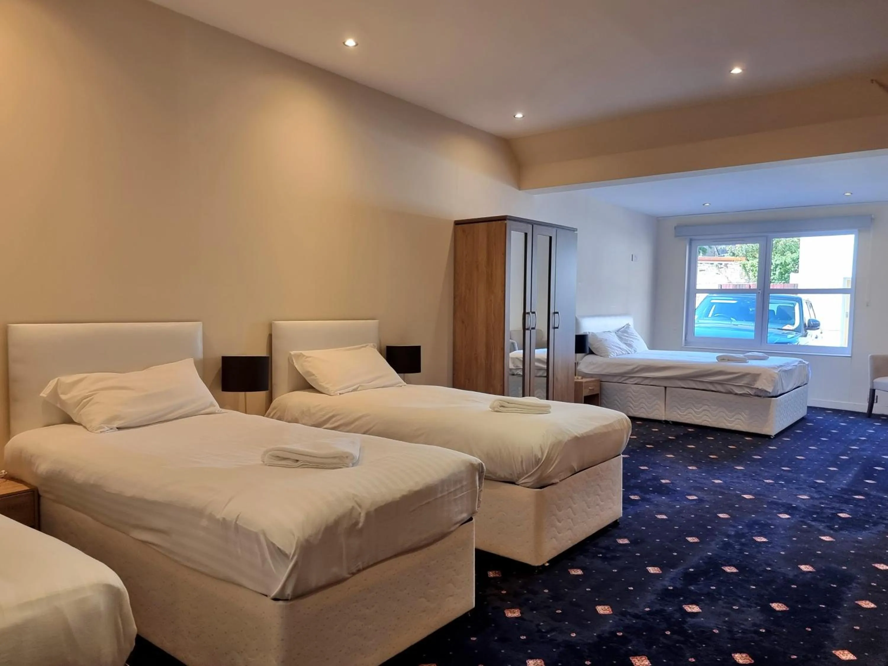 Bedroom, Bed in Park View House